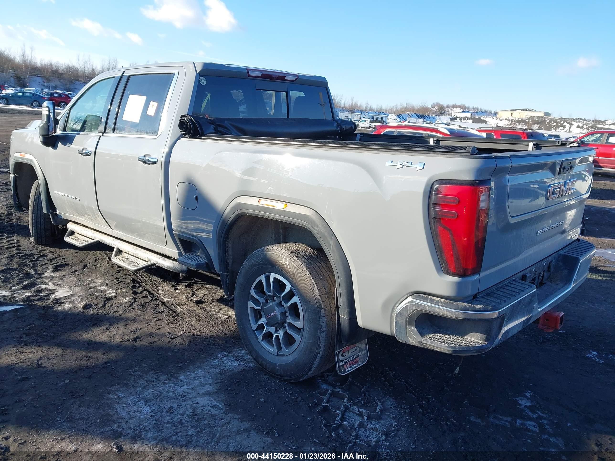 GMC SIERRA image 3