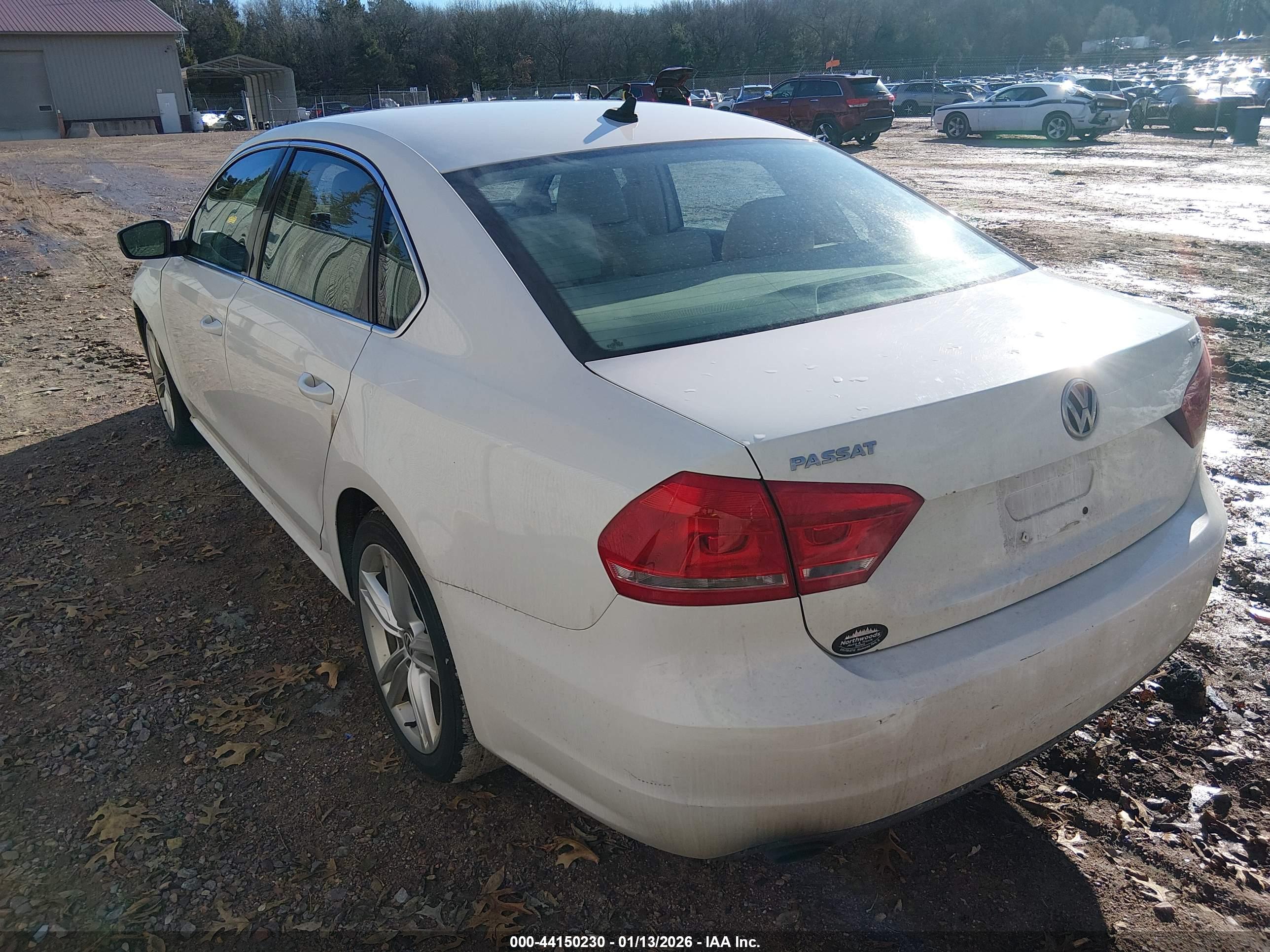 VOLKSWAGEN PASSAT image 3