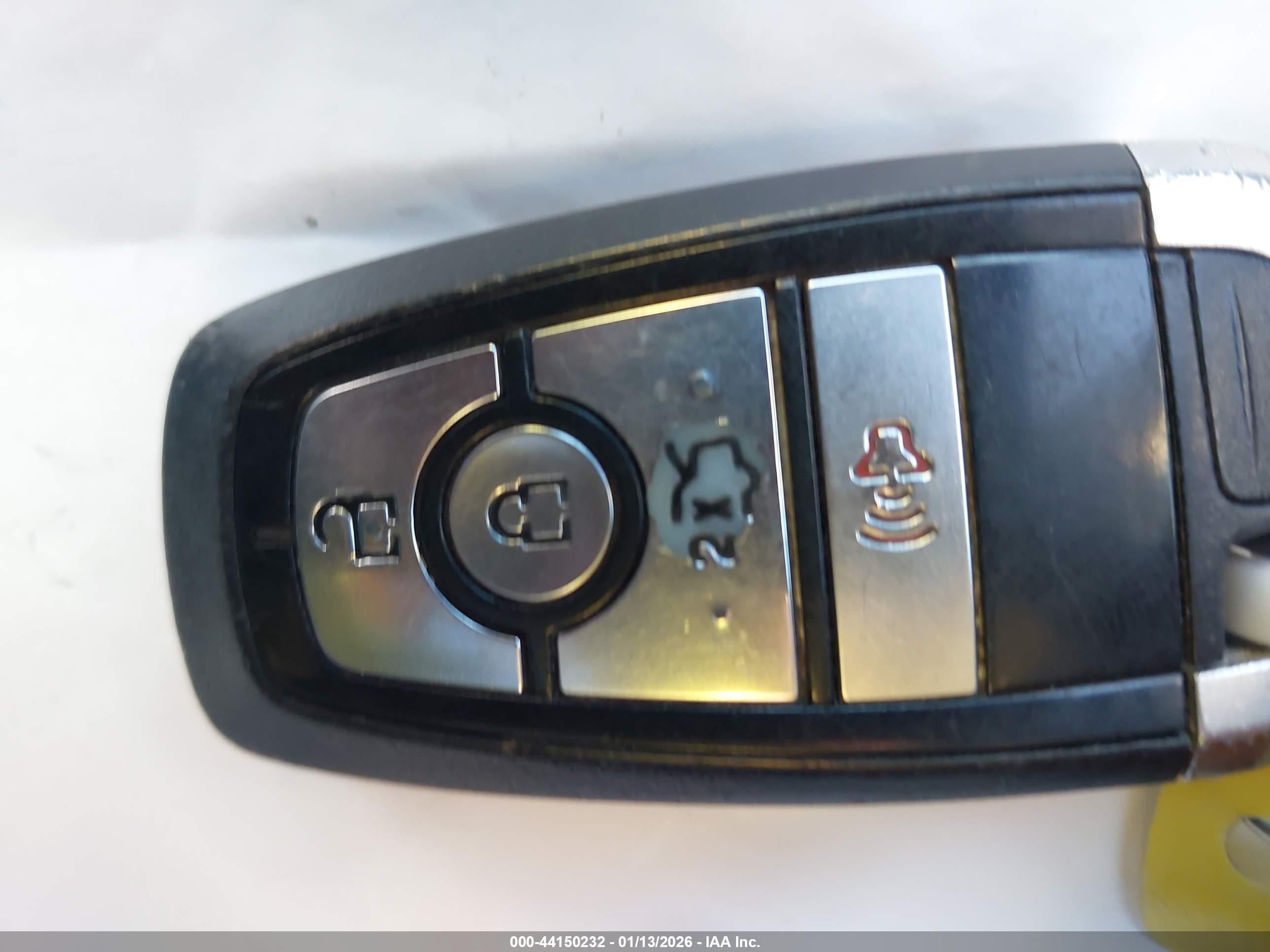 FORD FUSION image 11