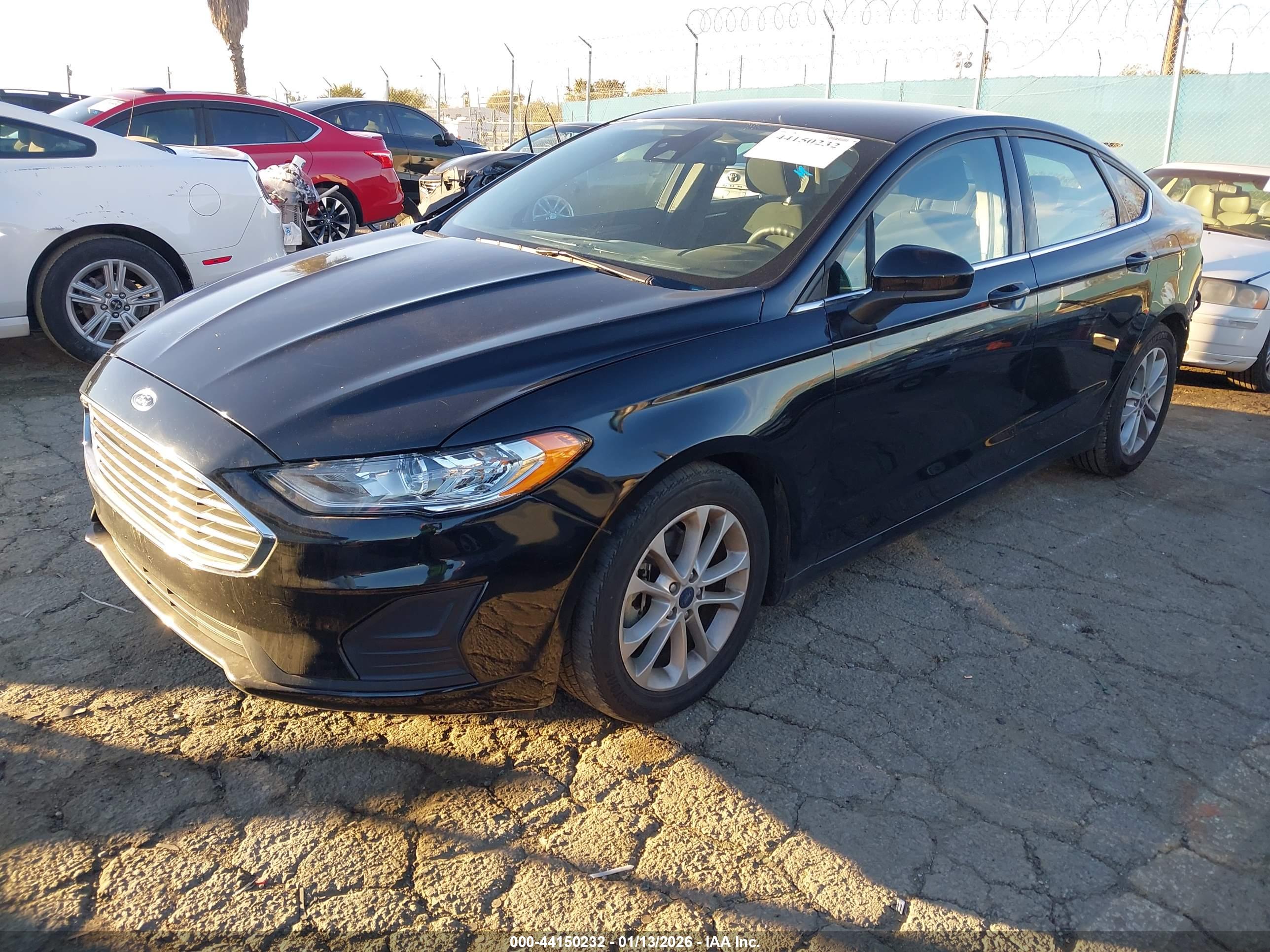 FORD FUSION image 2