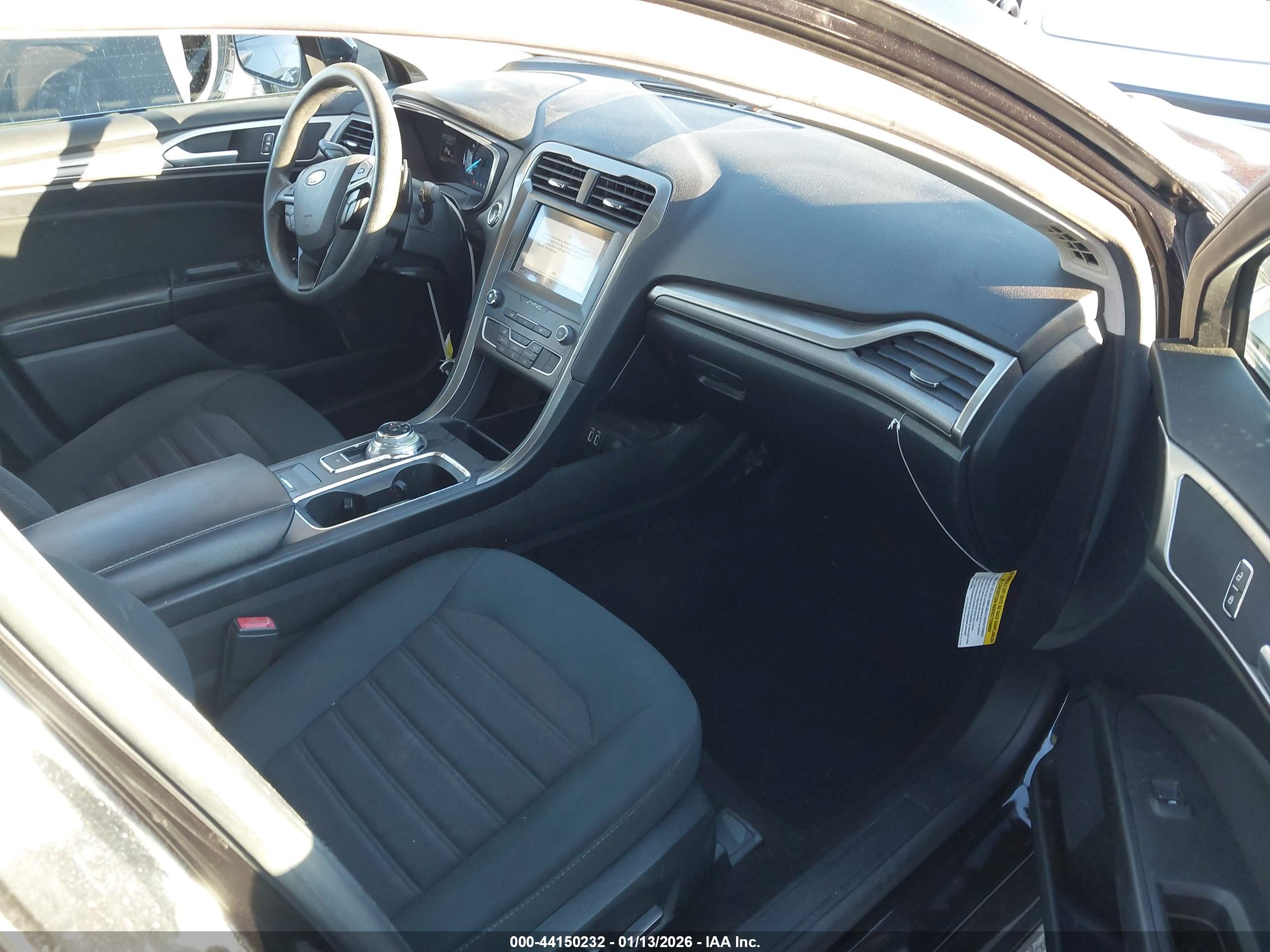 FORD FUSION image 5