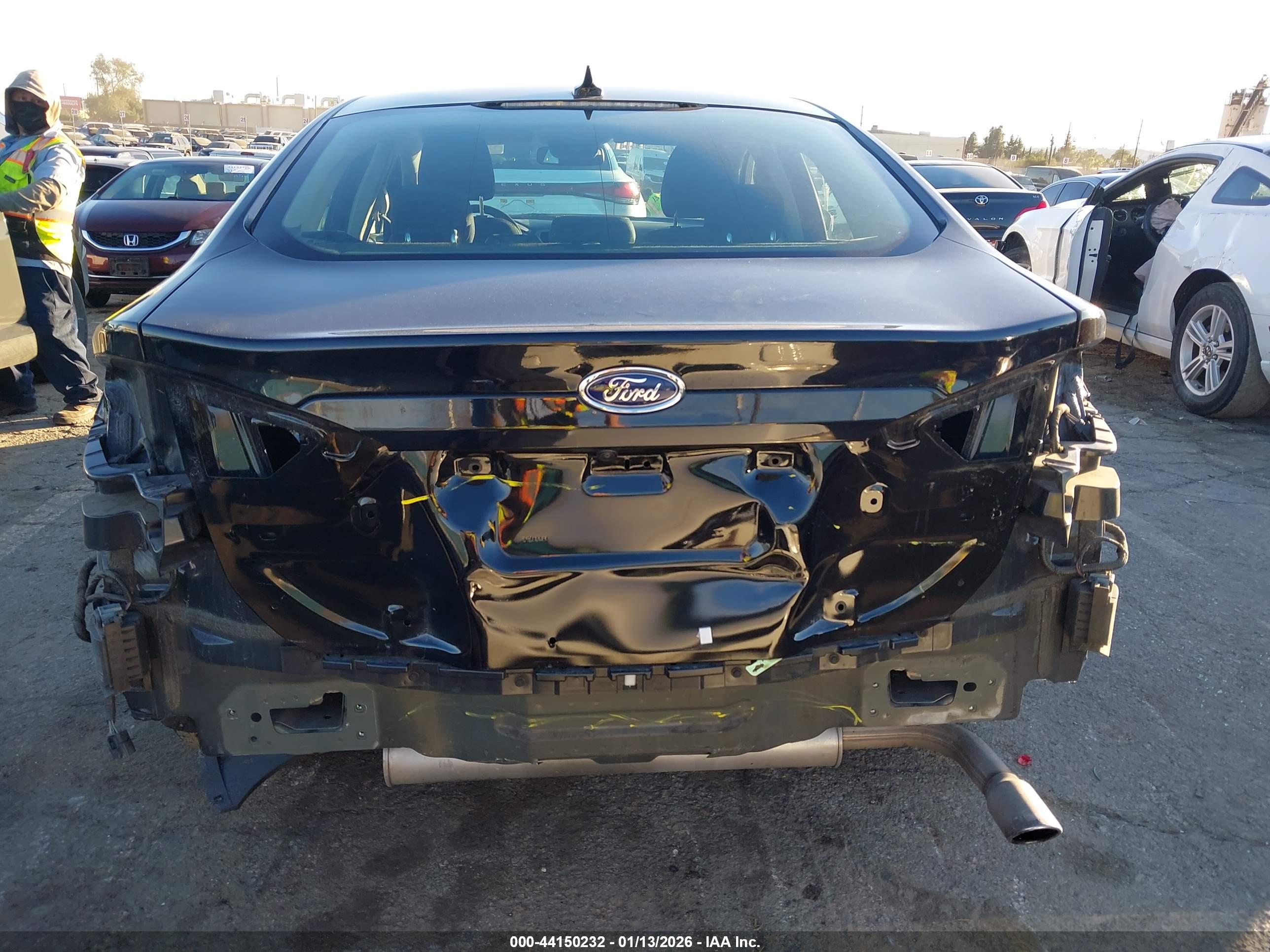 FORD FUSION image 6