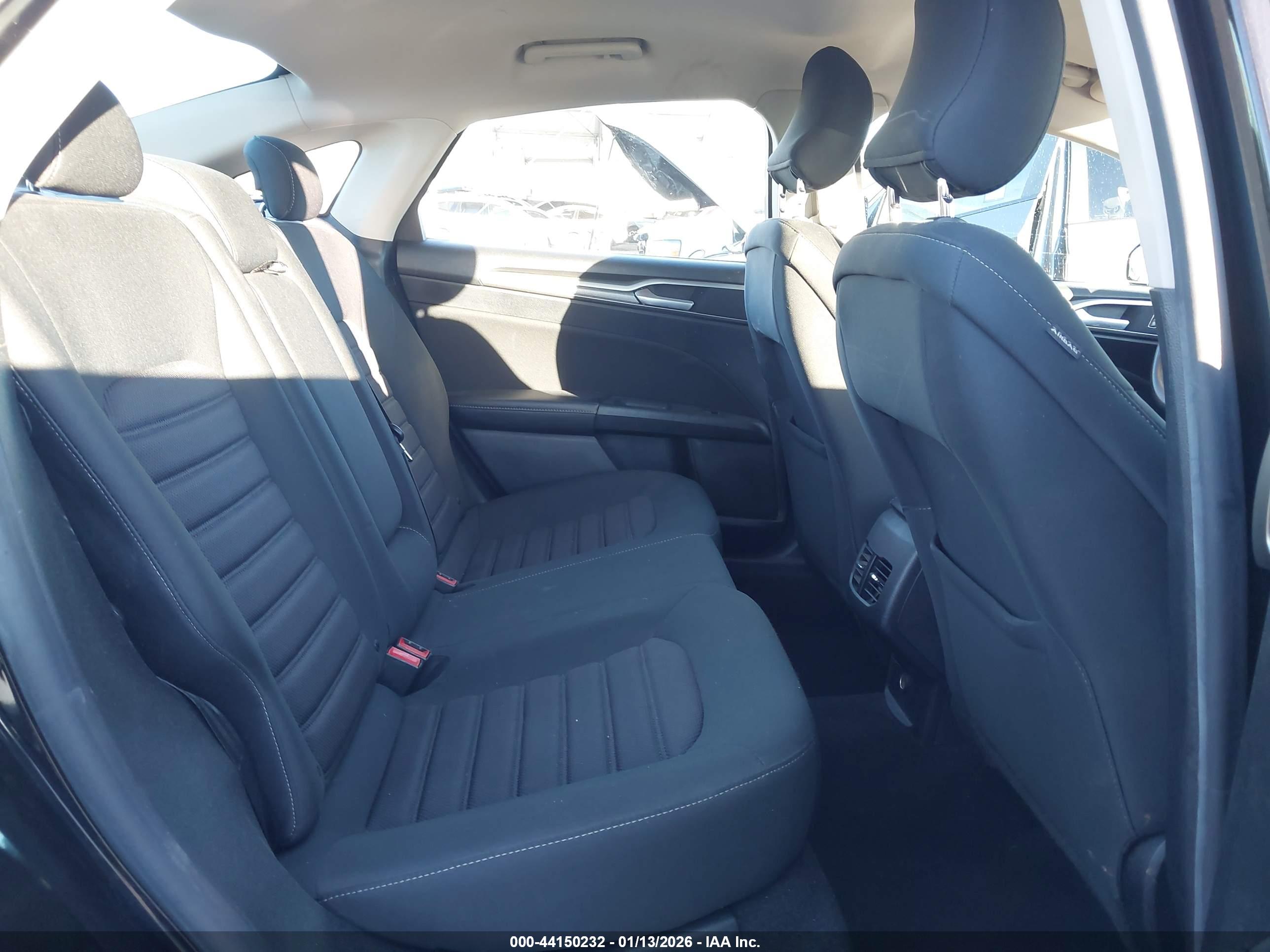 FORD FUSION image 8