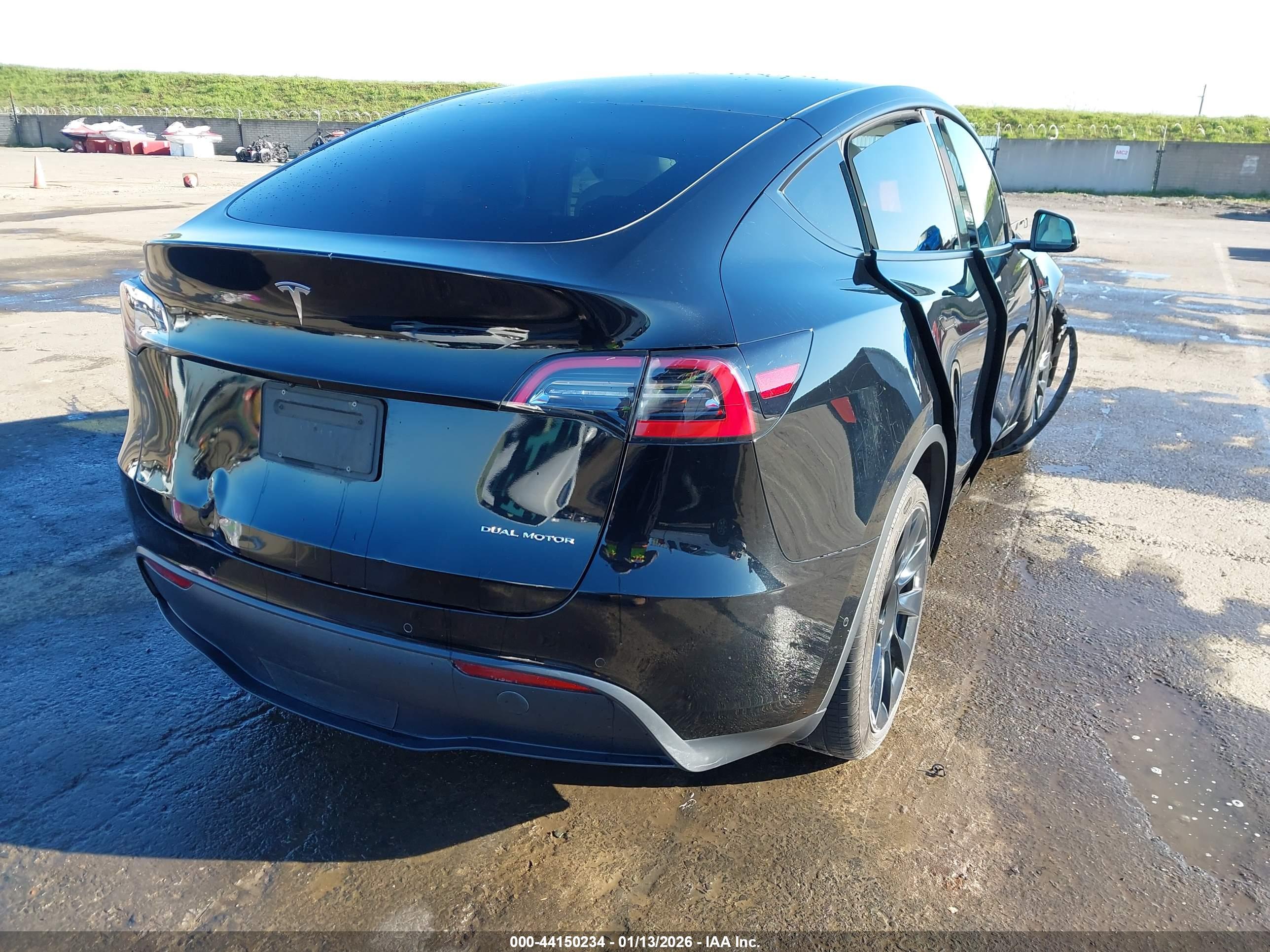 TESLA MODEL image 4
