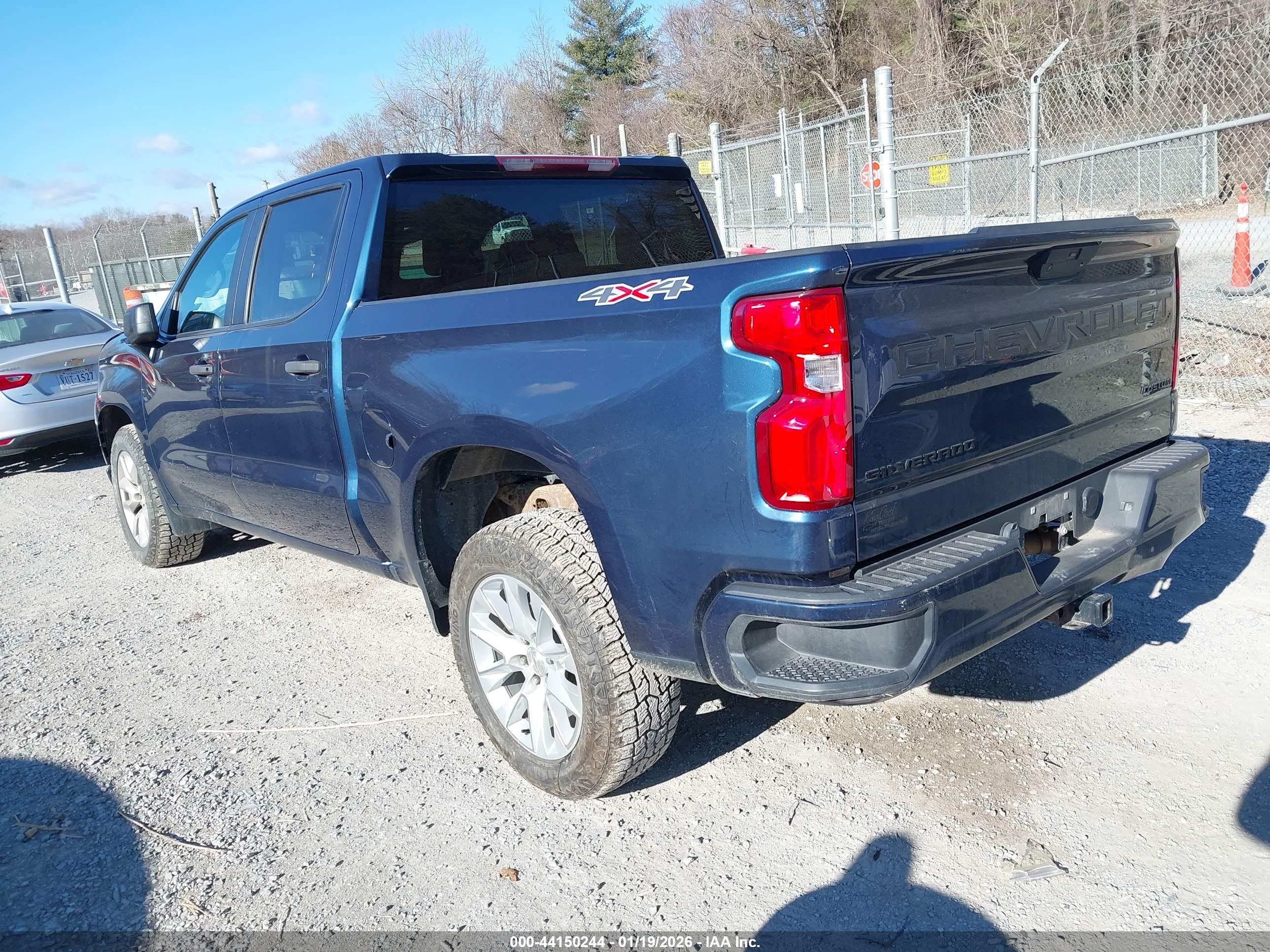 CHEVROLET SILVERADO image 3
