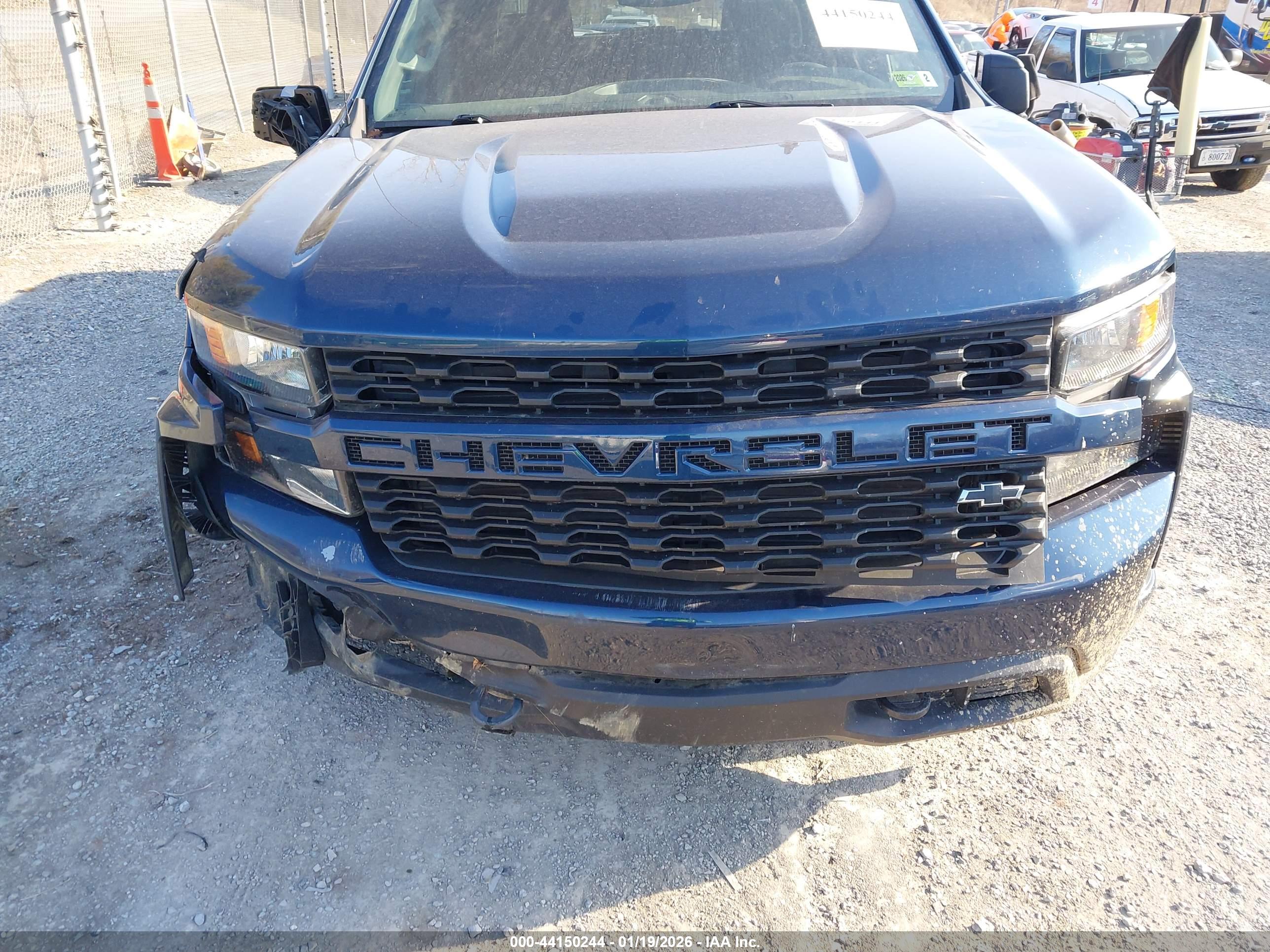CHEVROLET SILVERADO image 6