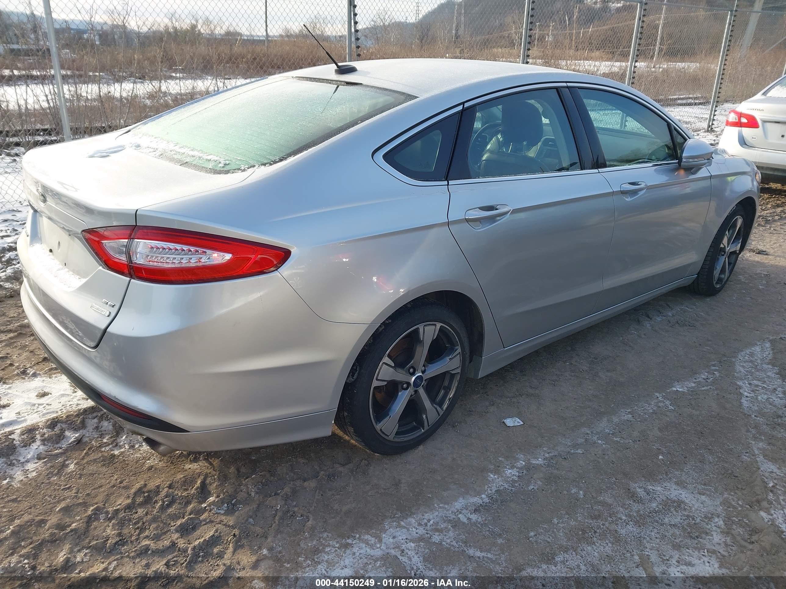 FORD FUSION image 4