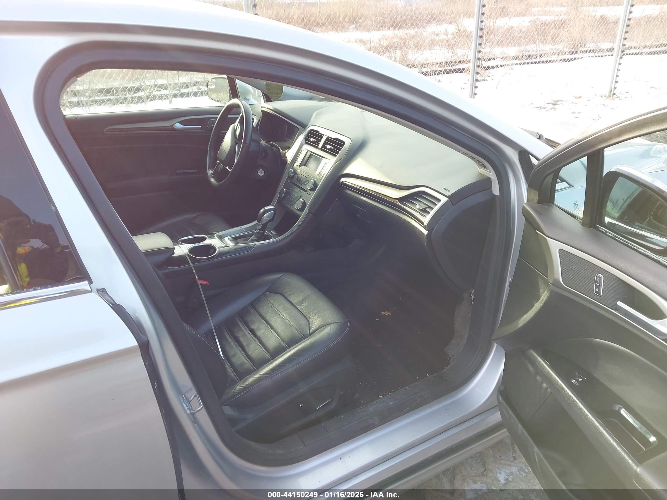 FORD FUSION image 5
