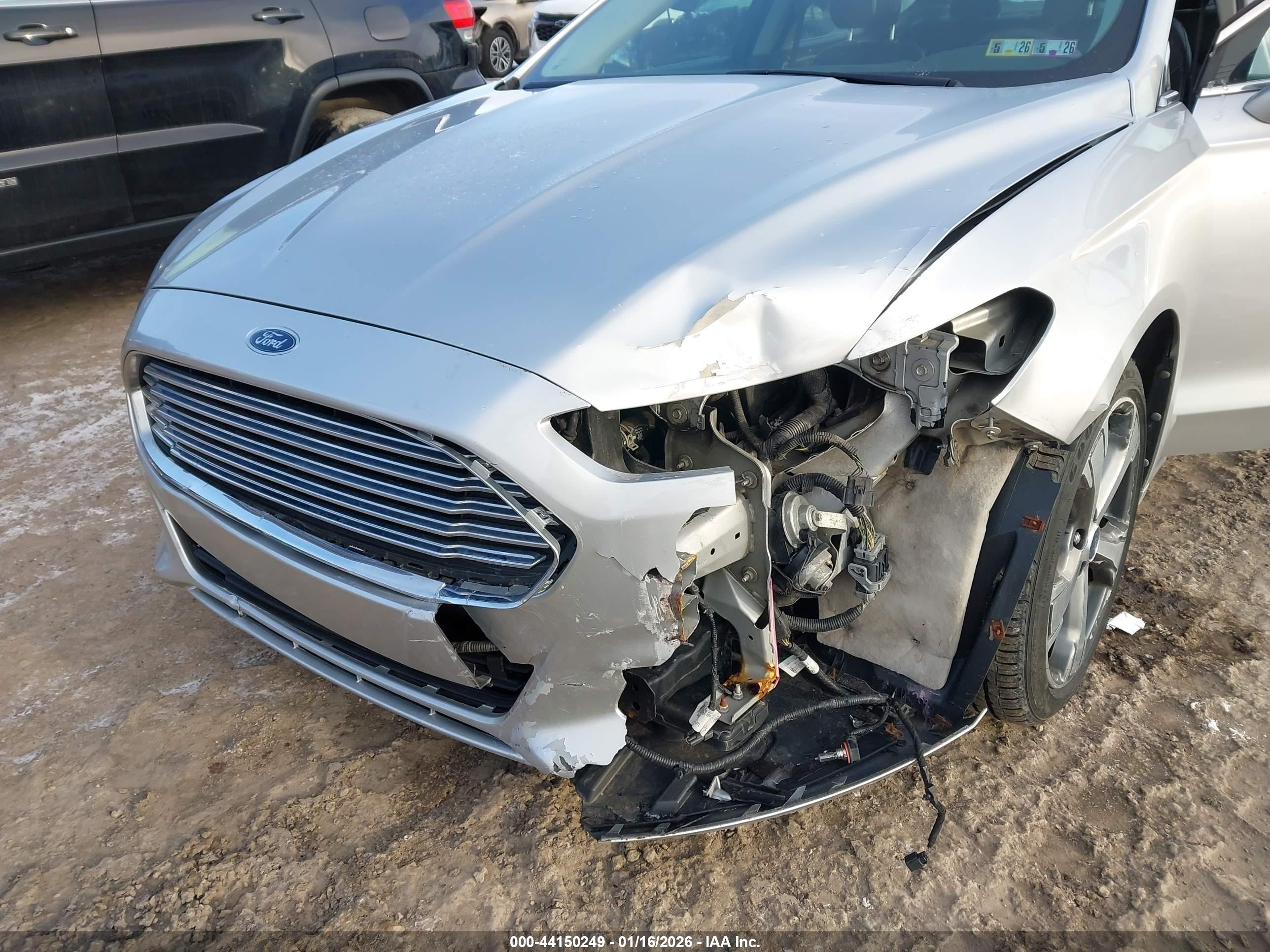 FORD FUSION image 6