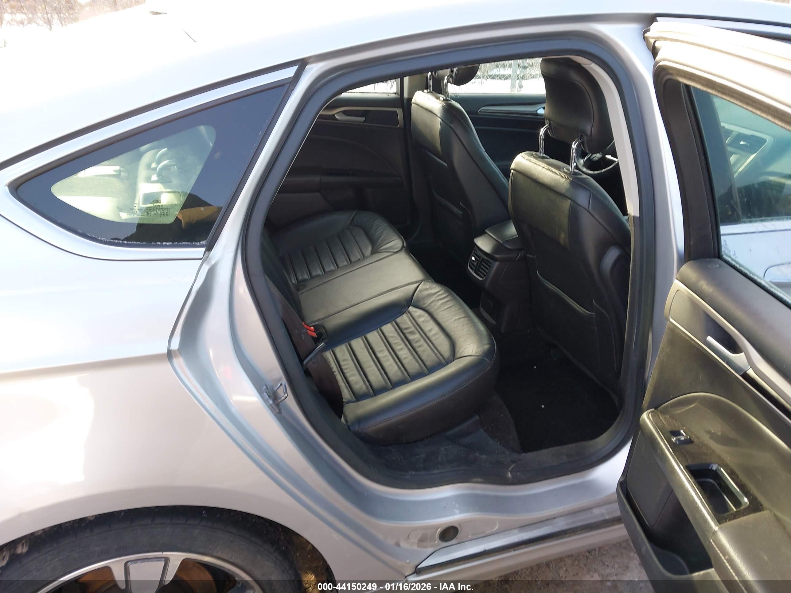 FORD FUSION image 8