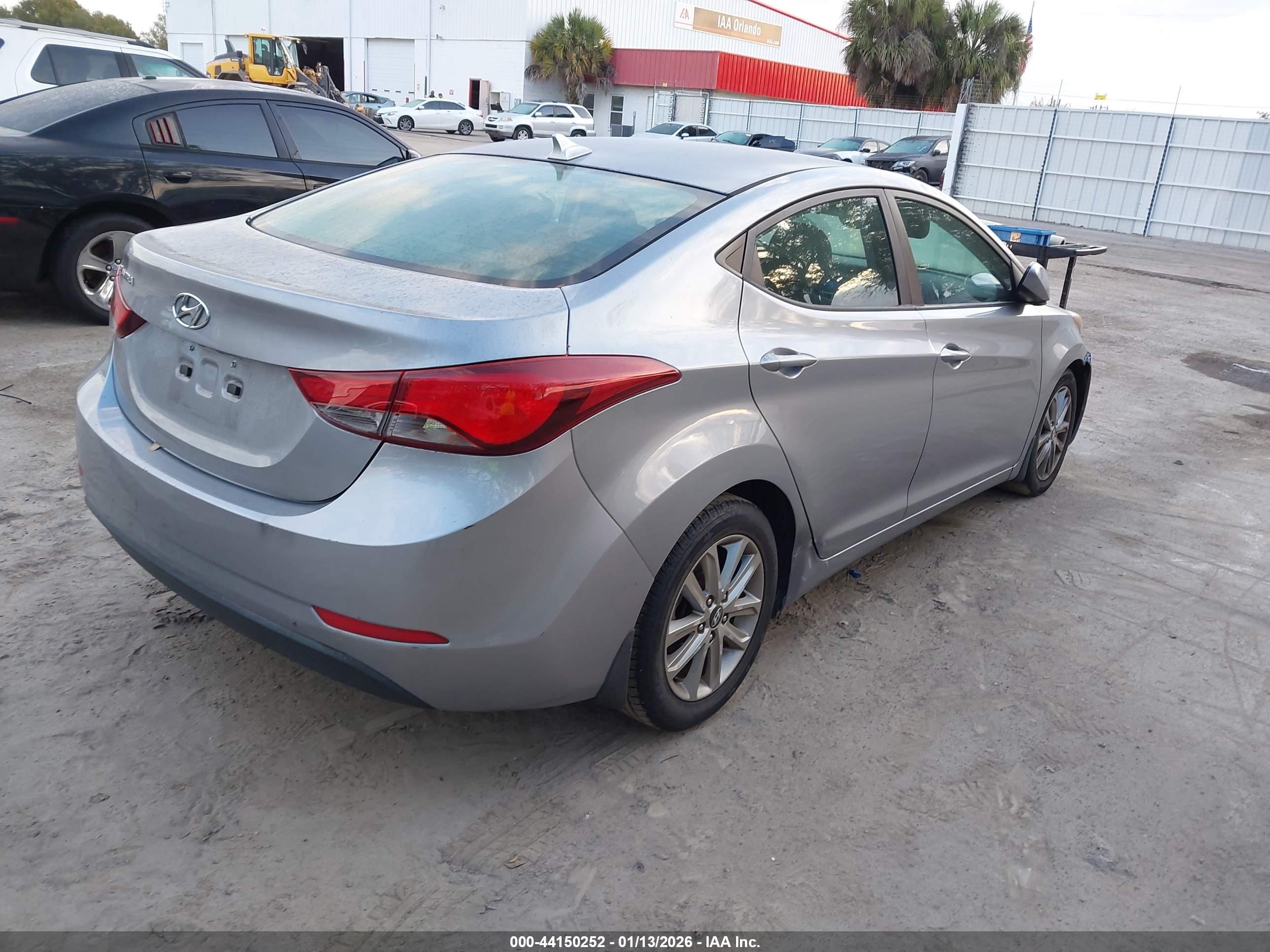 HYUNDAI ELANTRA image 4