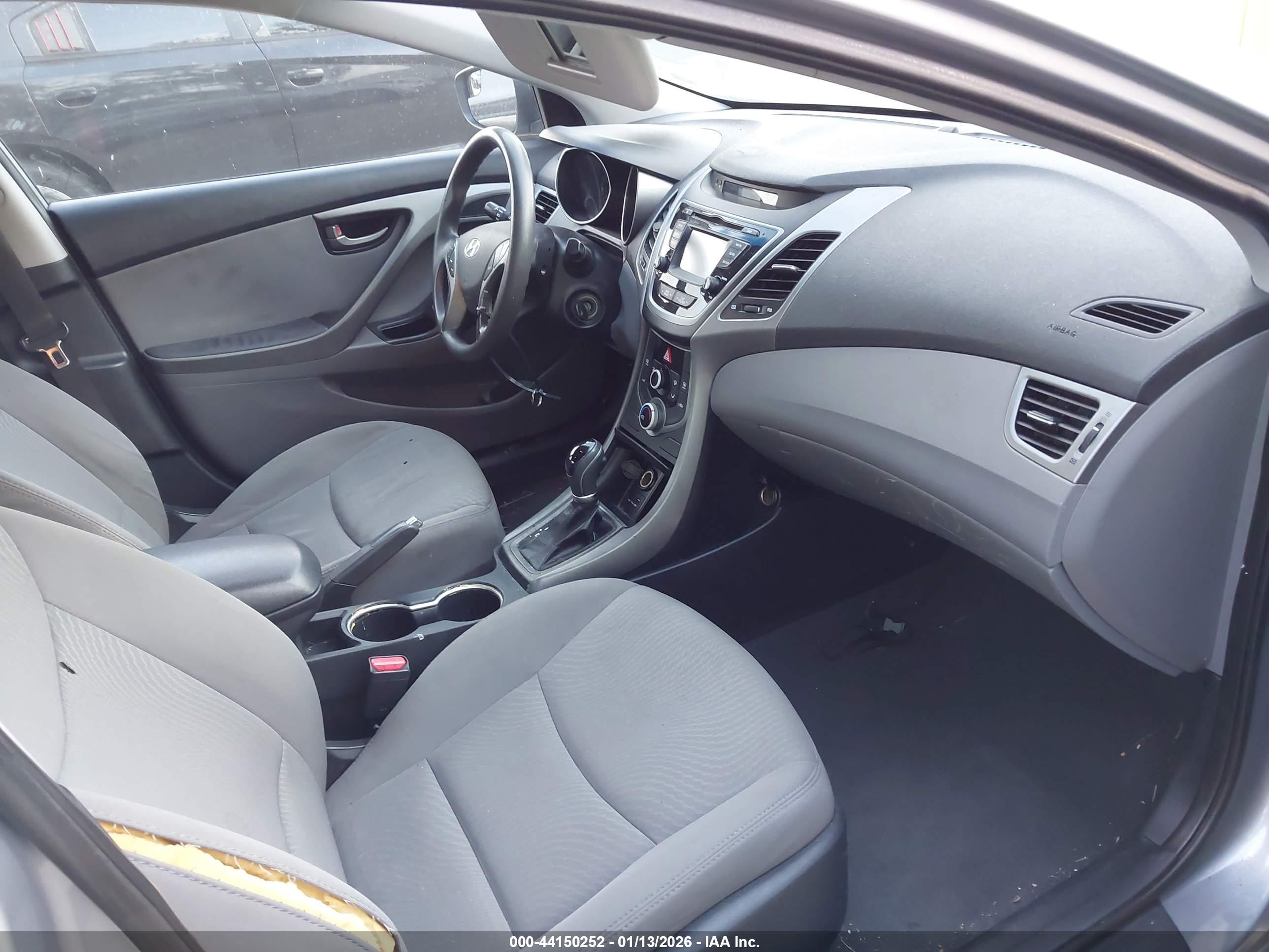 HYUNDAI ELANTRA image 5