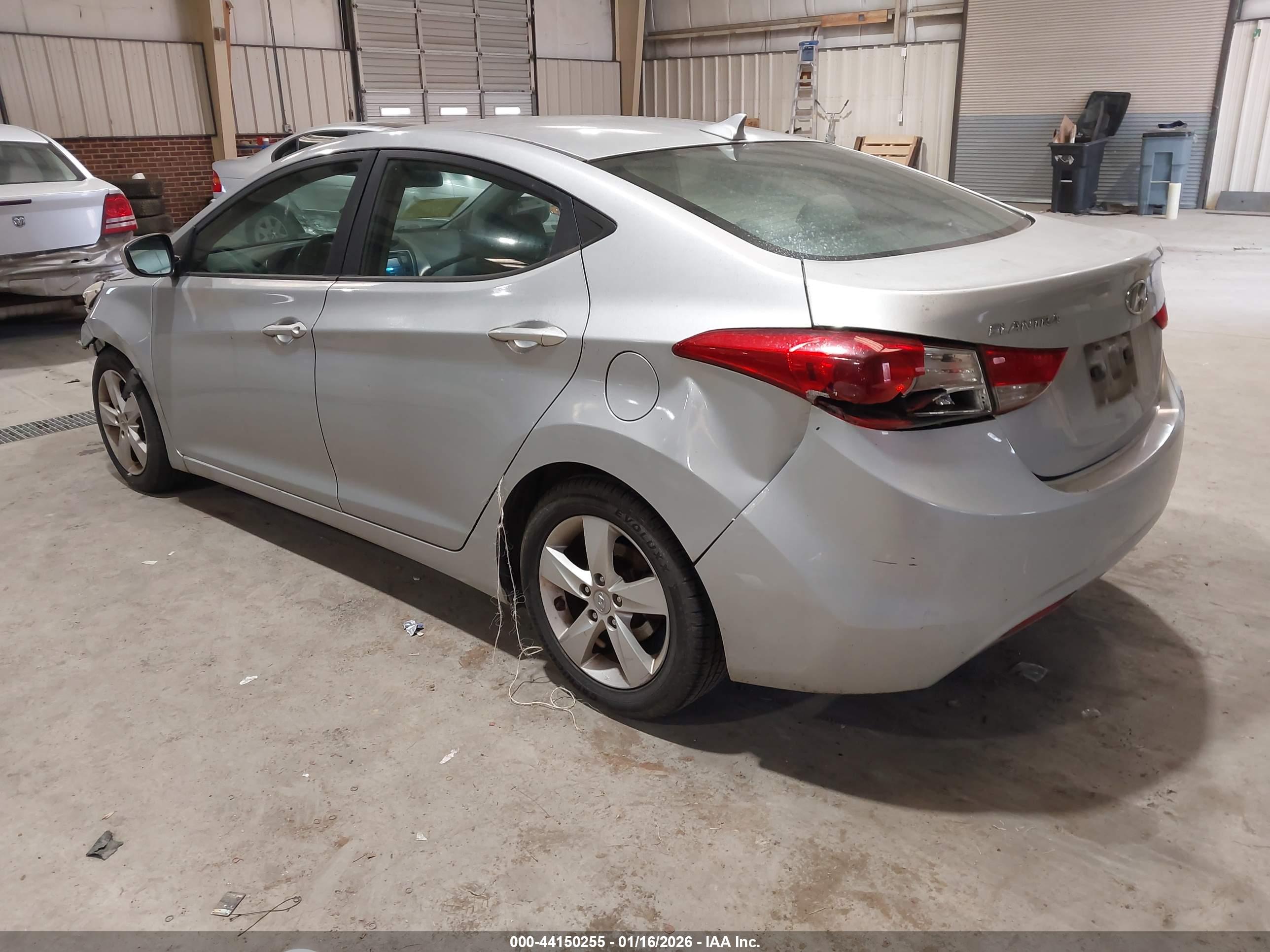 HYUNDAI ELANTRA image 3