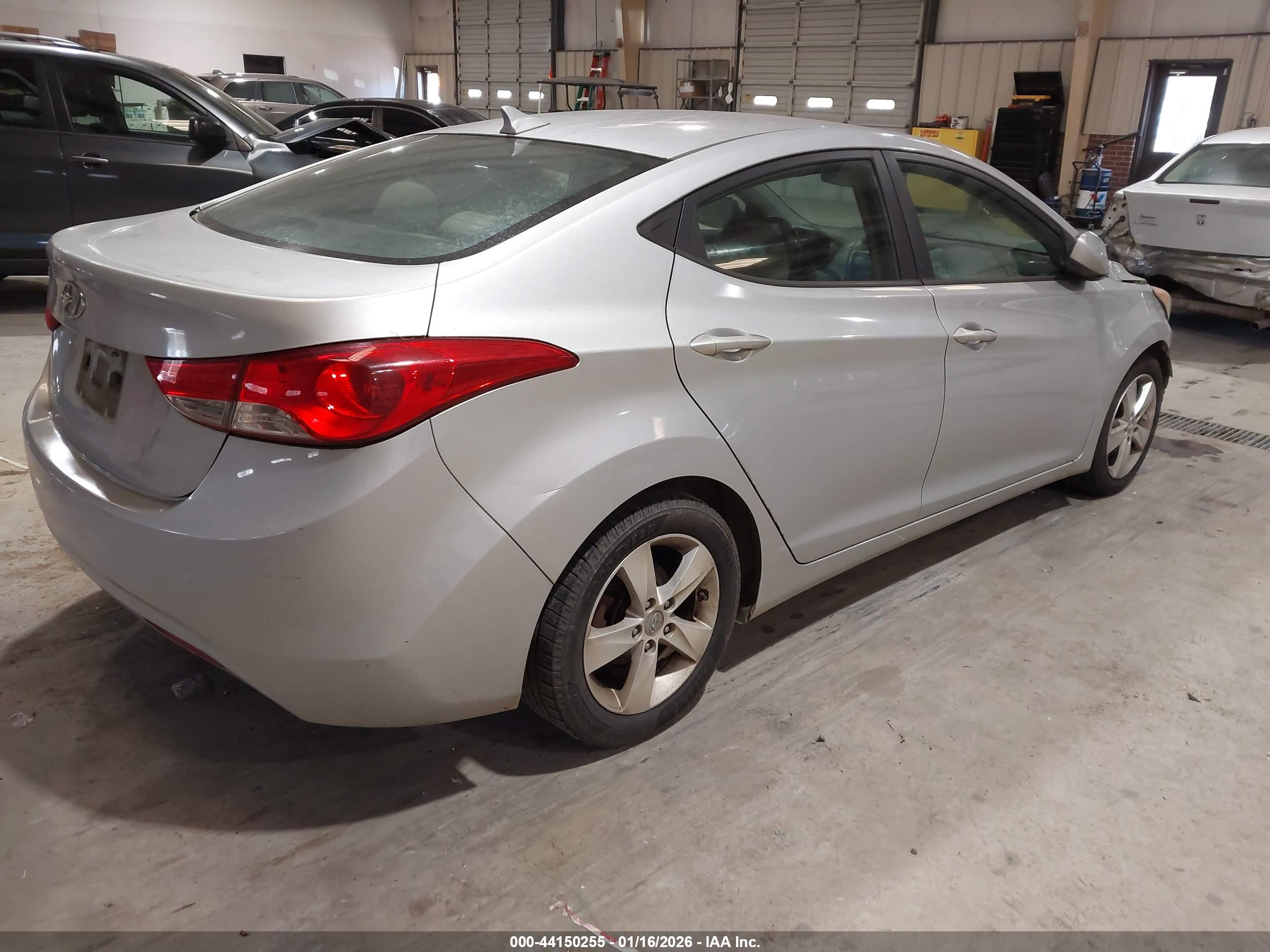 HYUNDAI ELANTRA image 4
