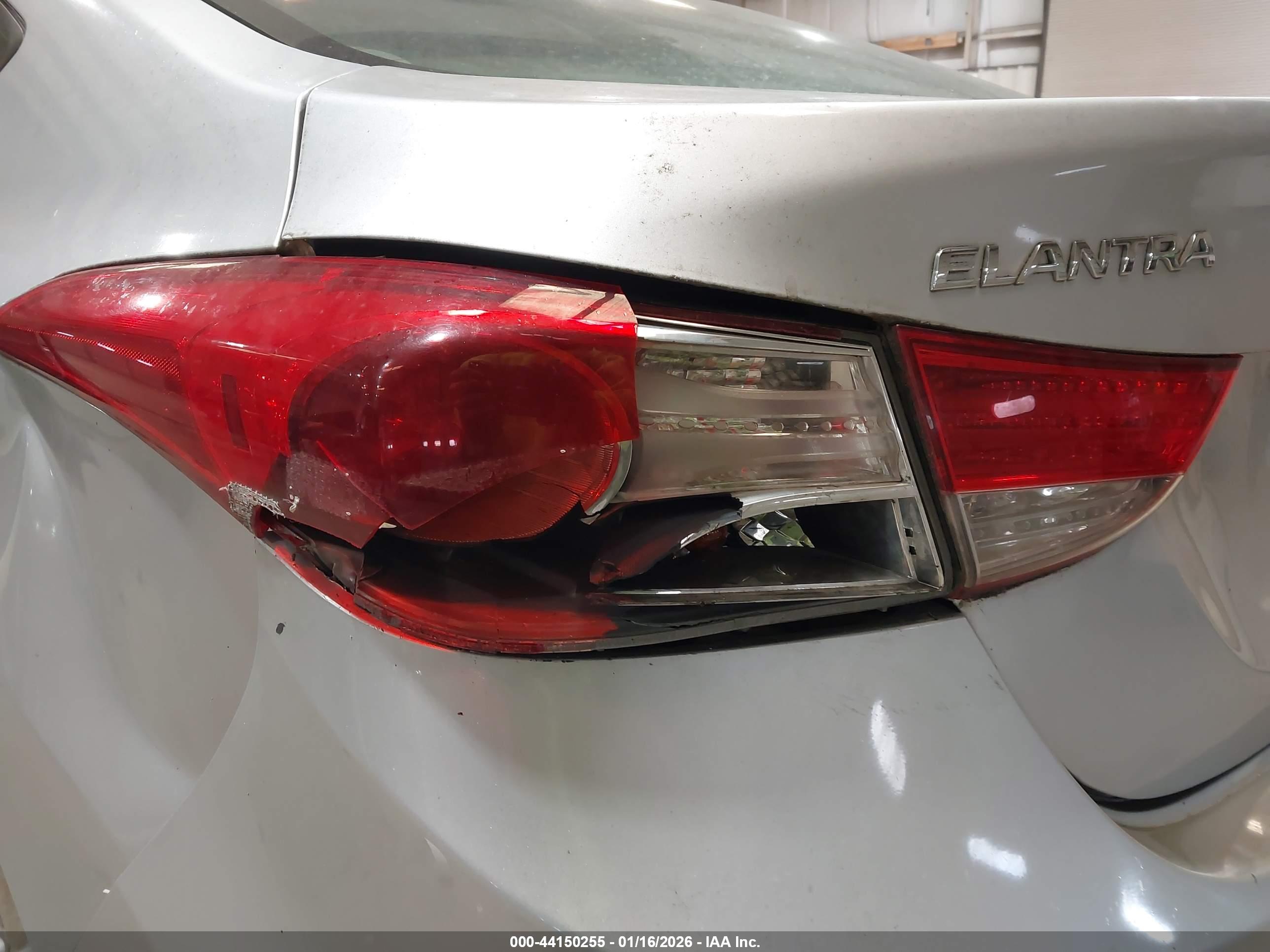 HYUNDAI ELANTRA image 6
