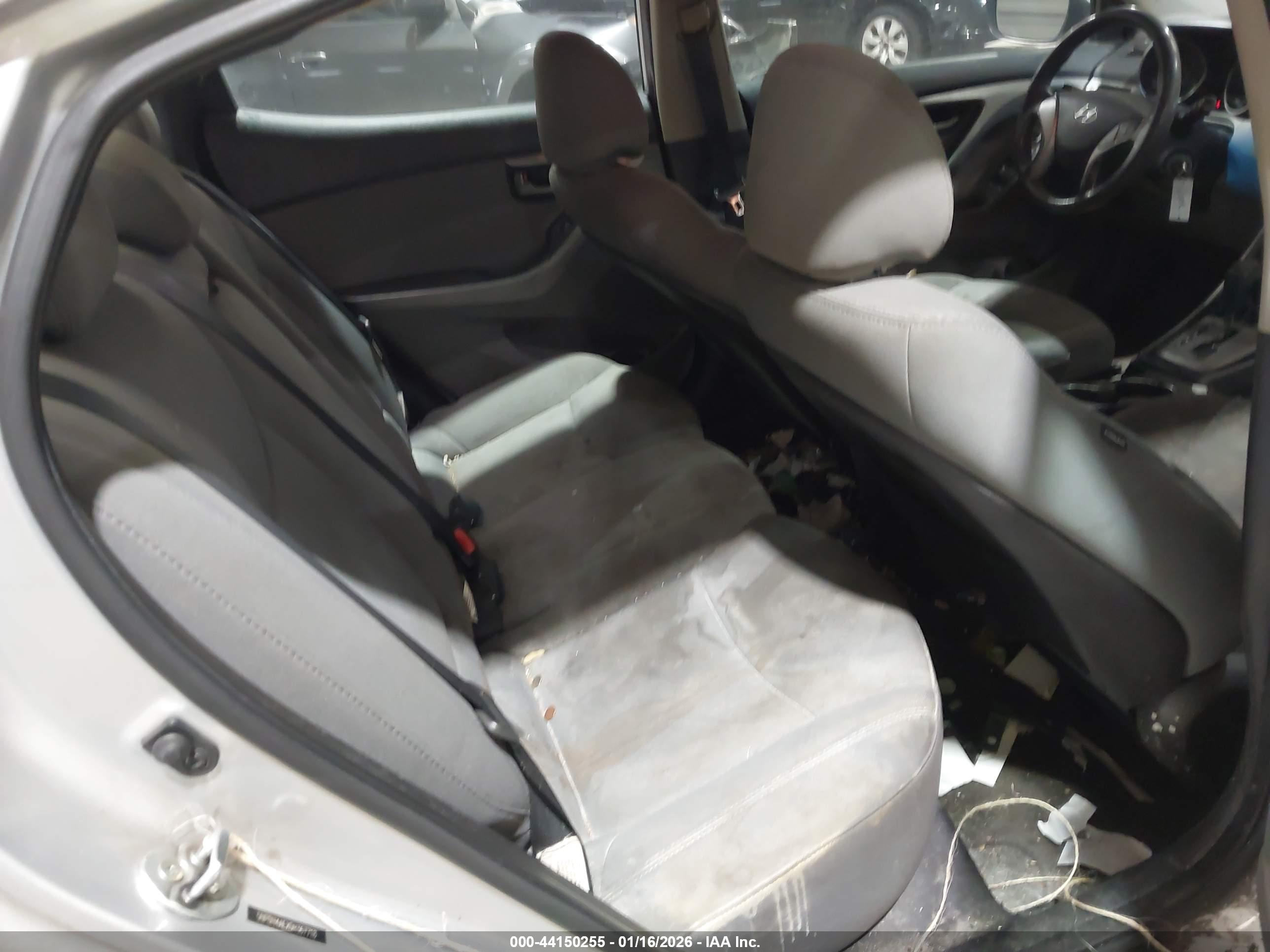 HYUNDAI ELANTRA image 8