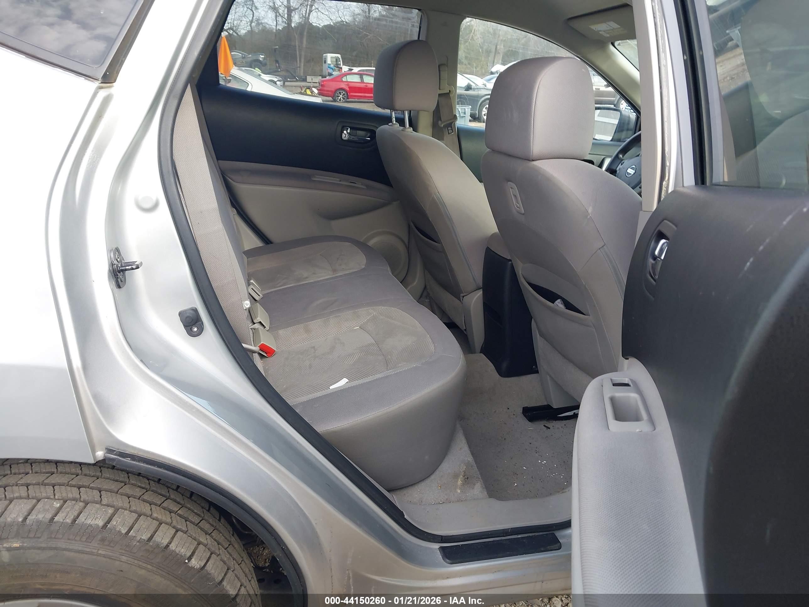 NISSAN ROGUE image 8