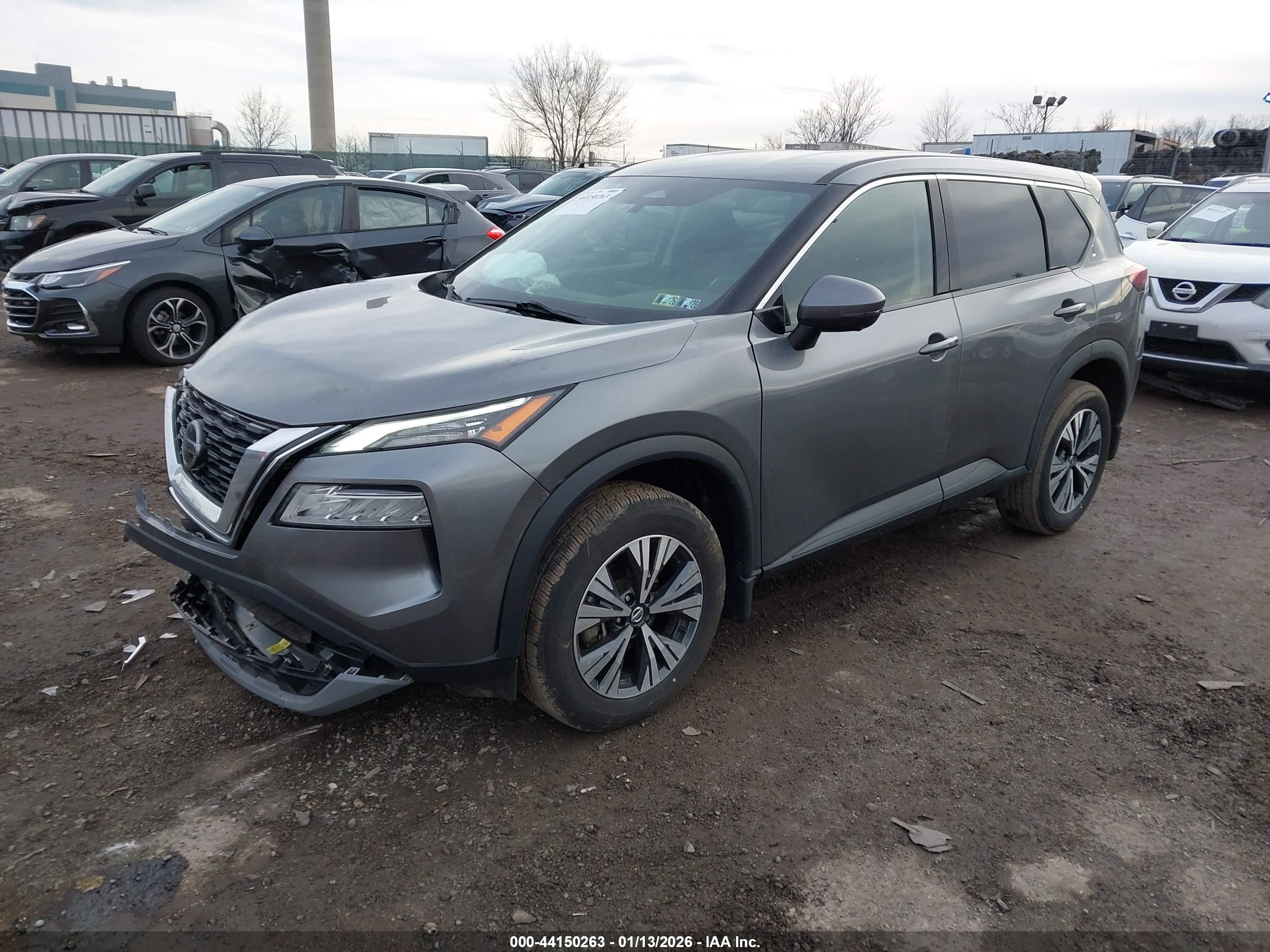 NISSAN ROGUE image 2