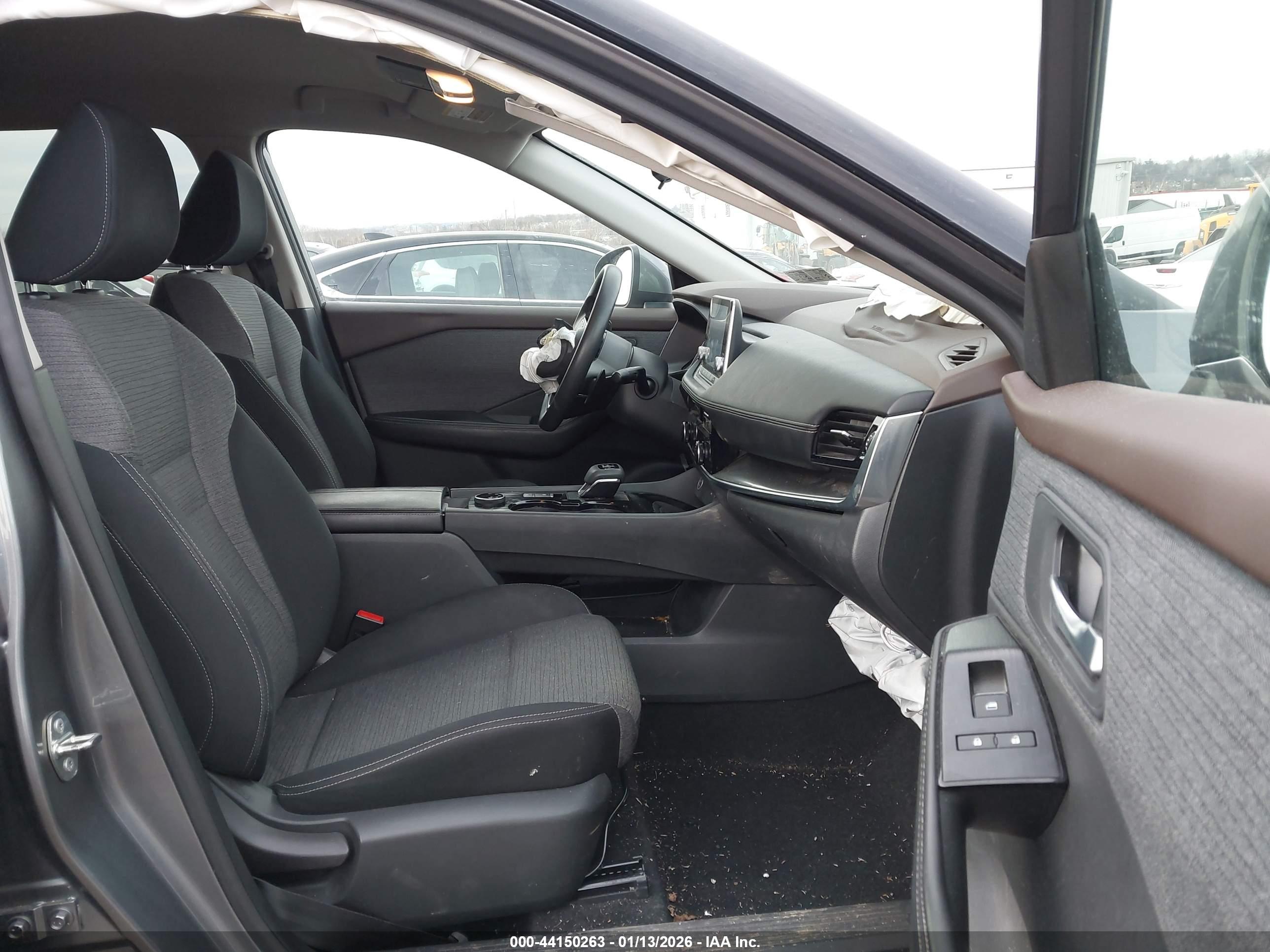 NISSAN ROGUE image 5