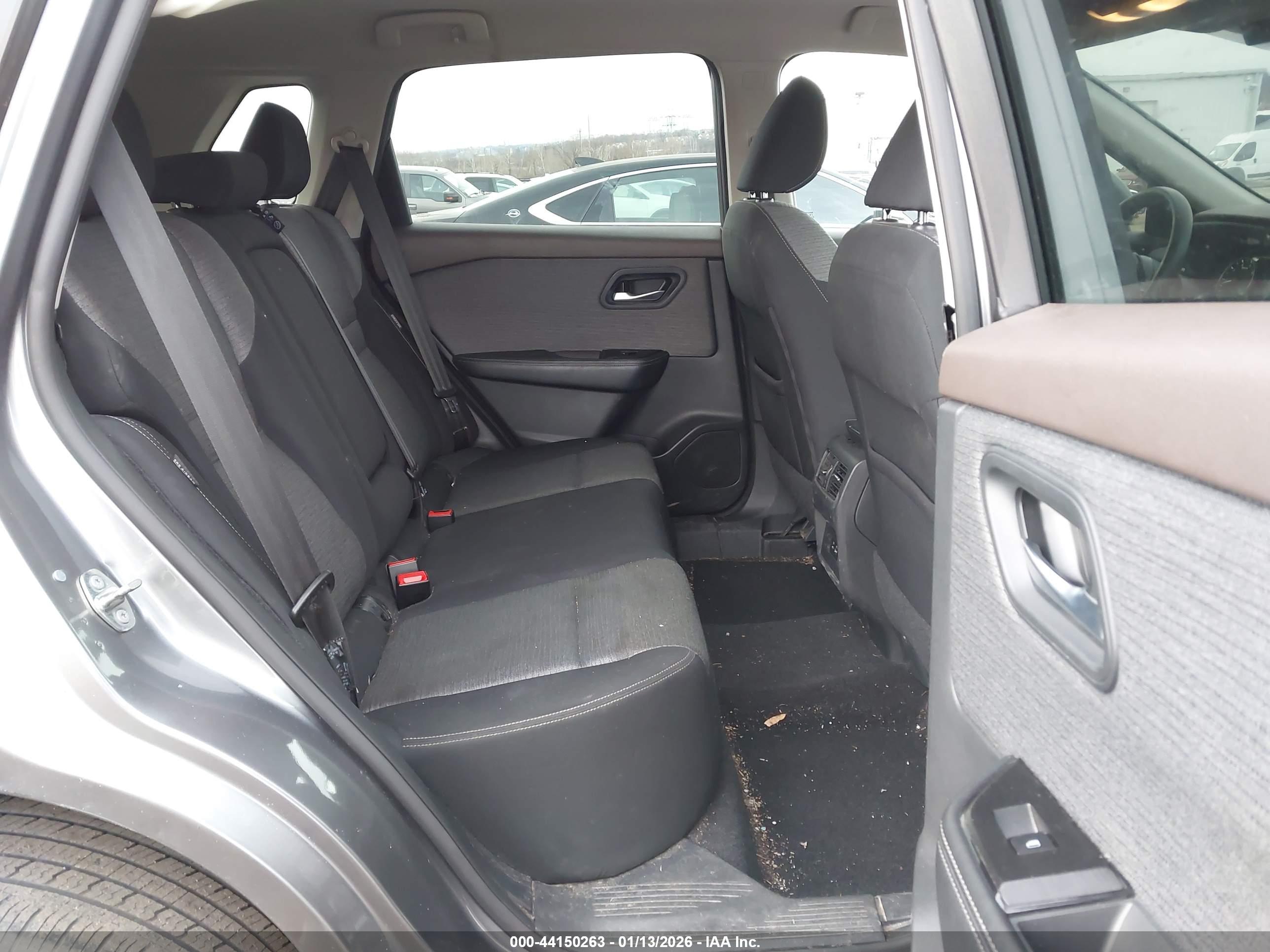 NISSAN ROGUE image 8
