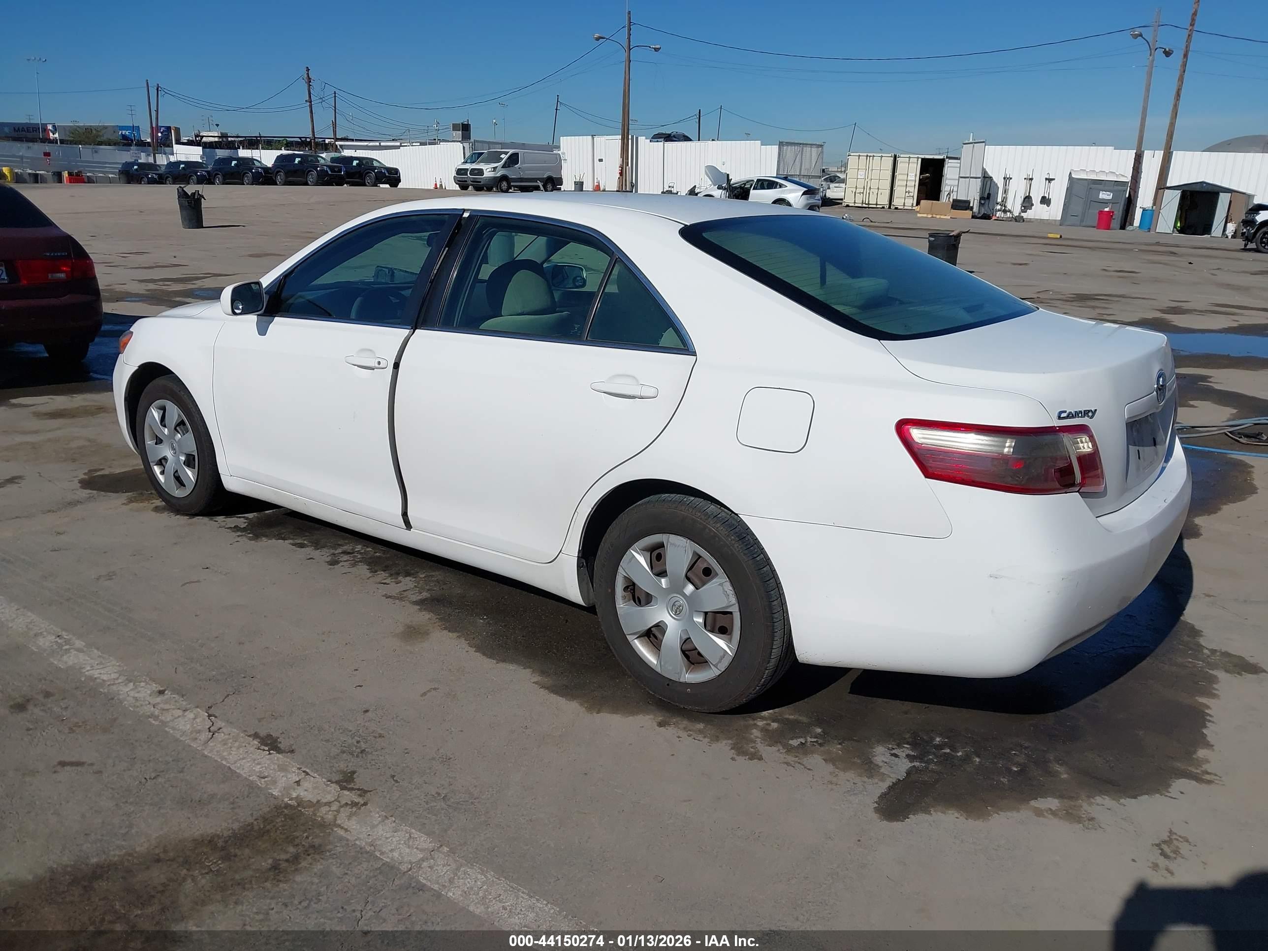 TOYOTA CAMRY image 3