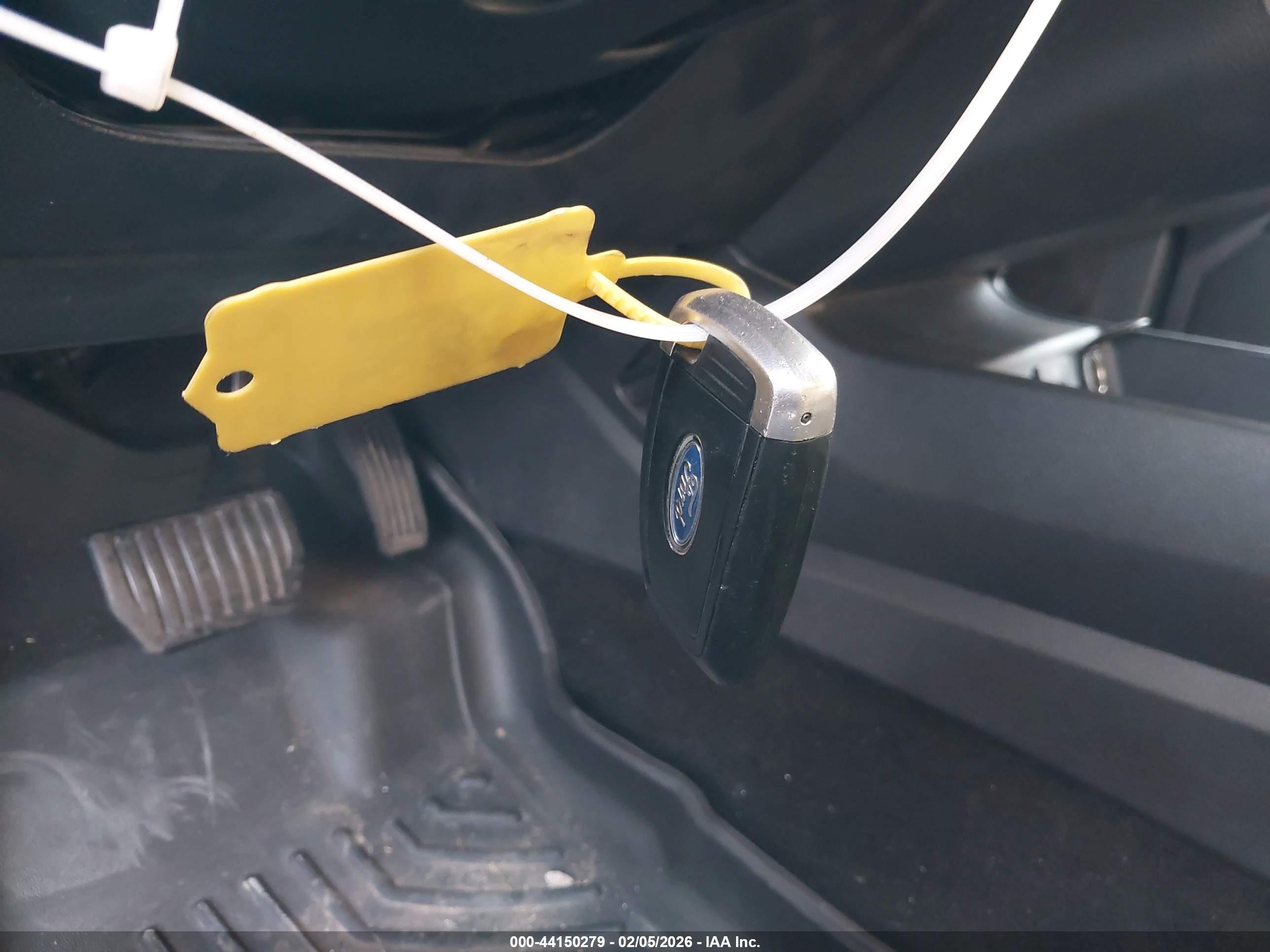 FORD FUSION image 11