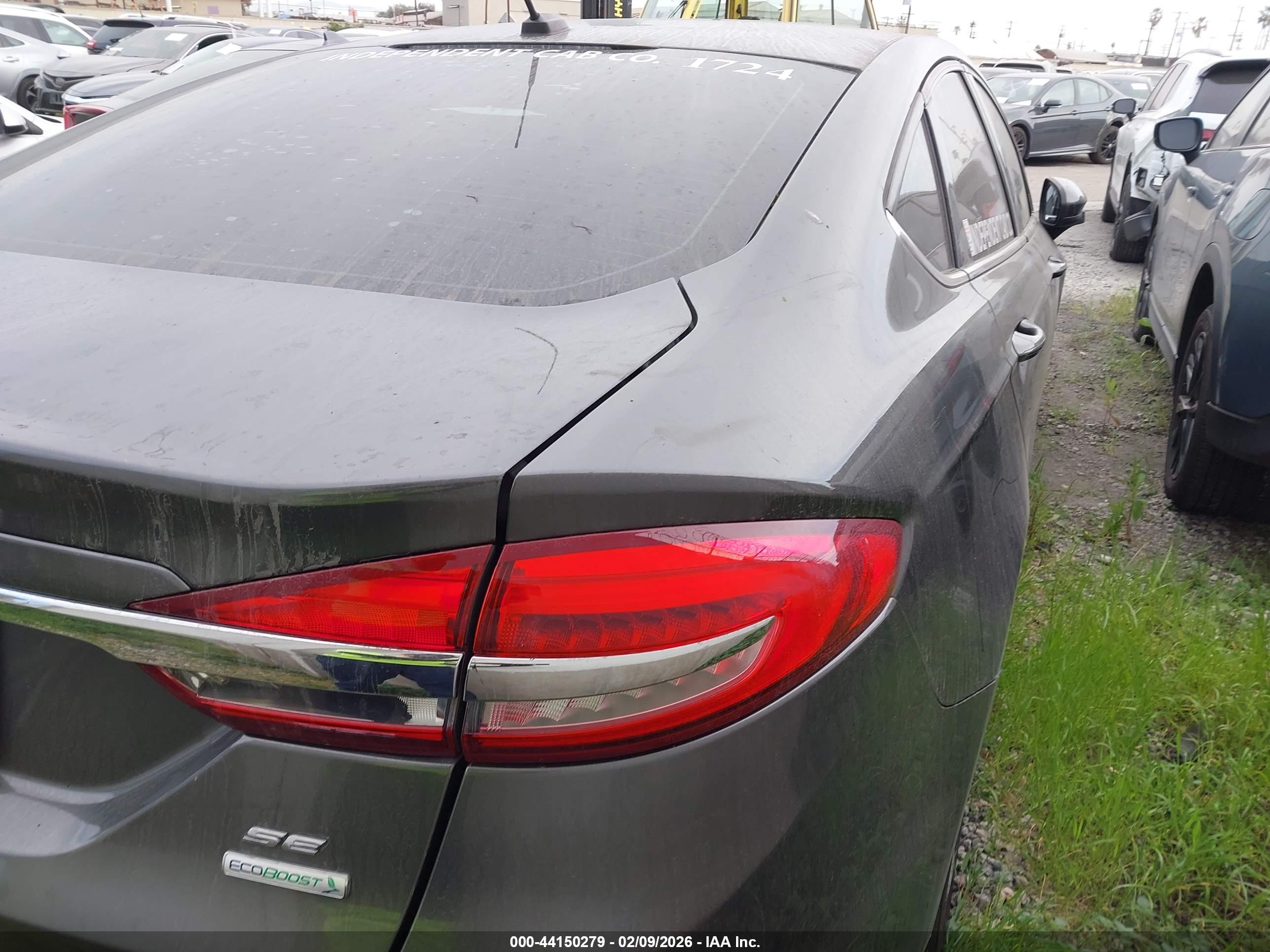 FORD FUSION image 4