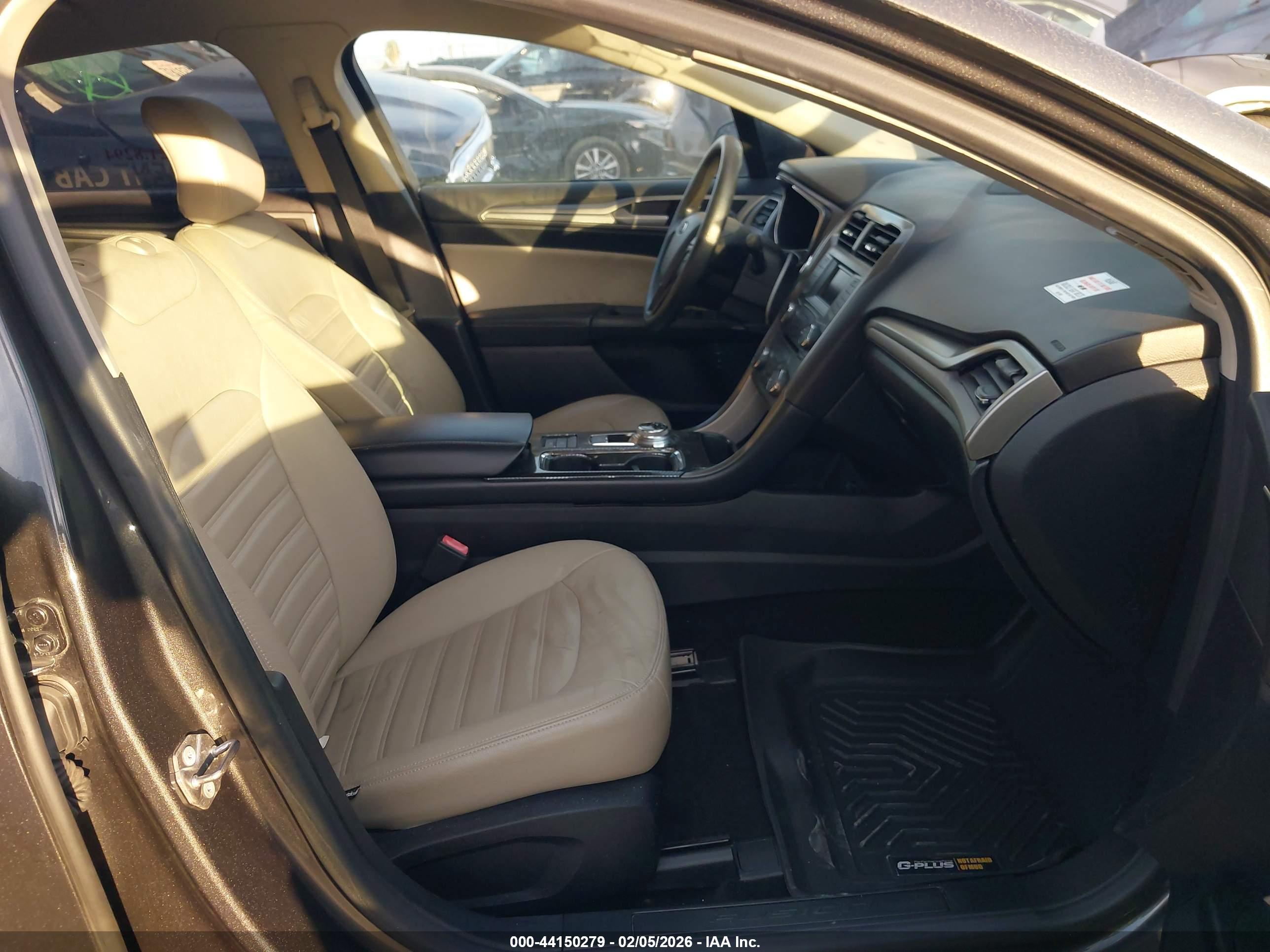 FORD FUSION image 5