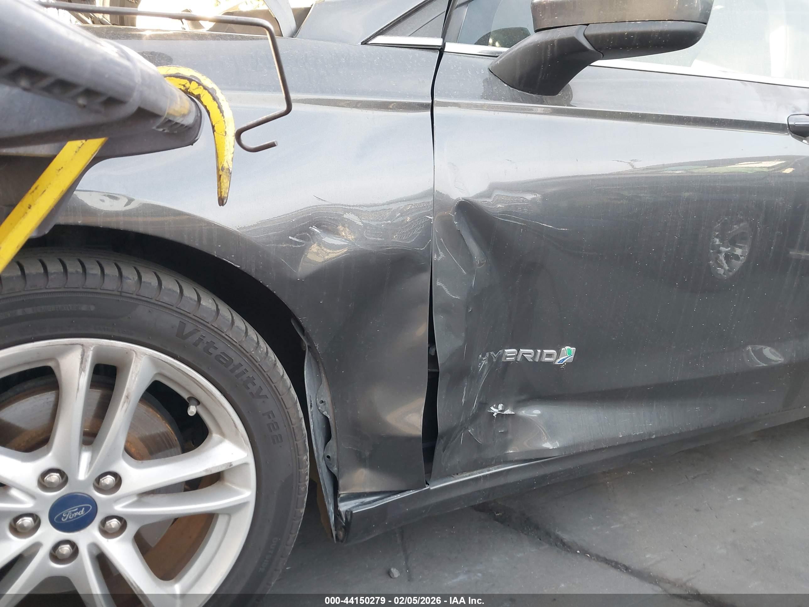 FORD FUSION image 6