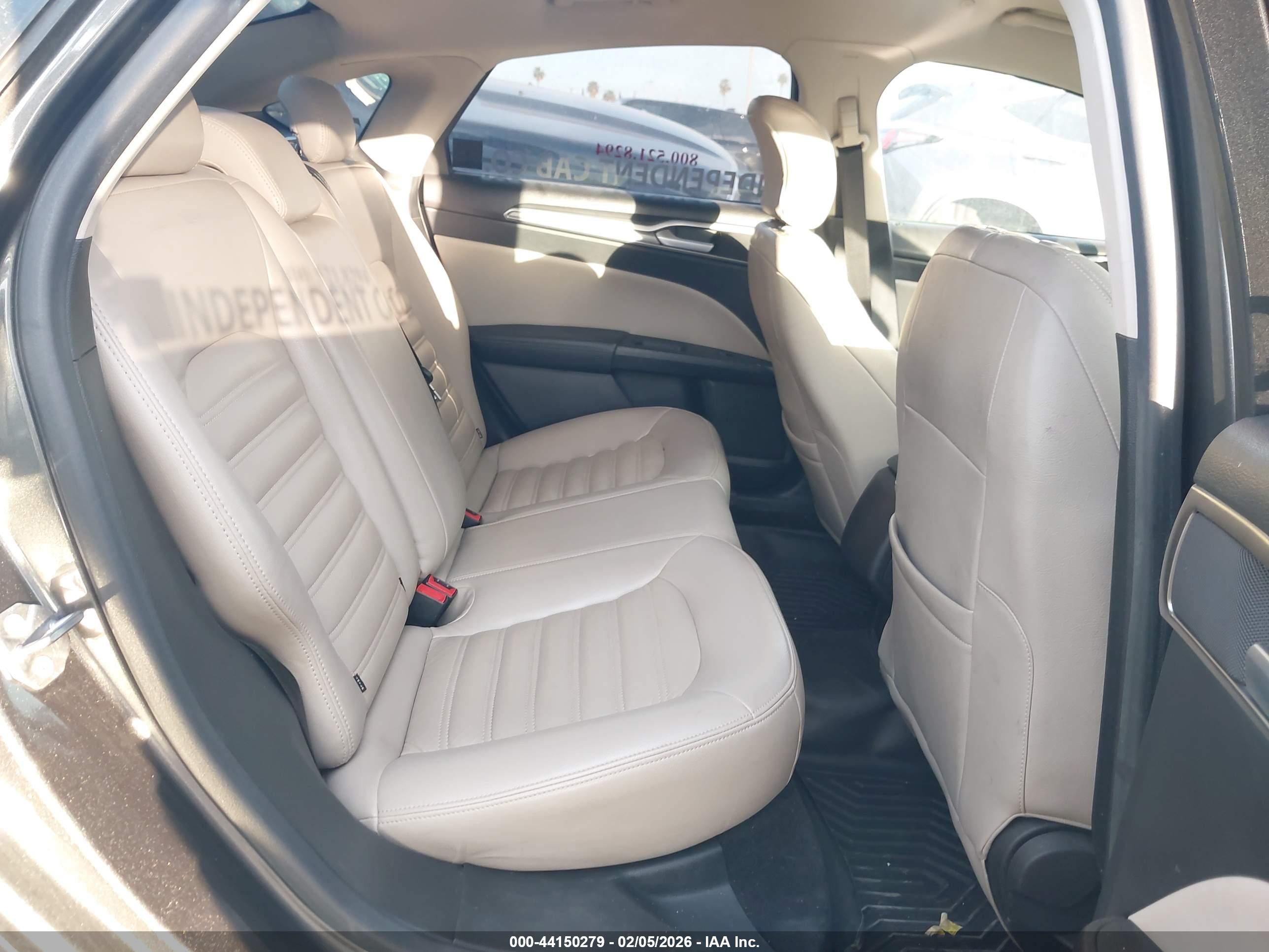 FORD FUSION image 8