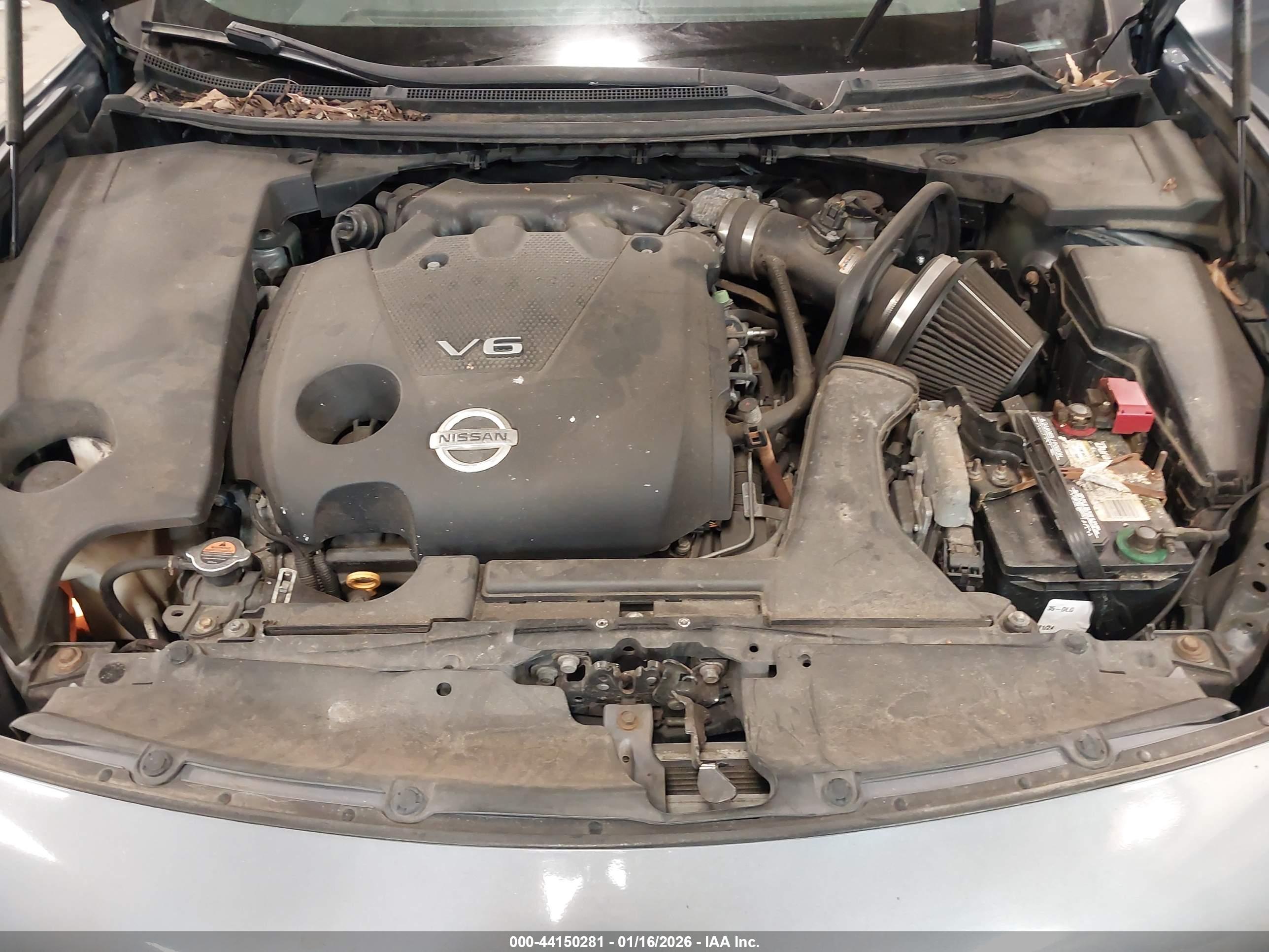 NISSAN MAXIMA image 10