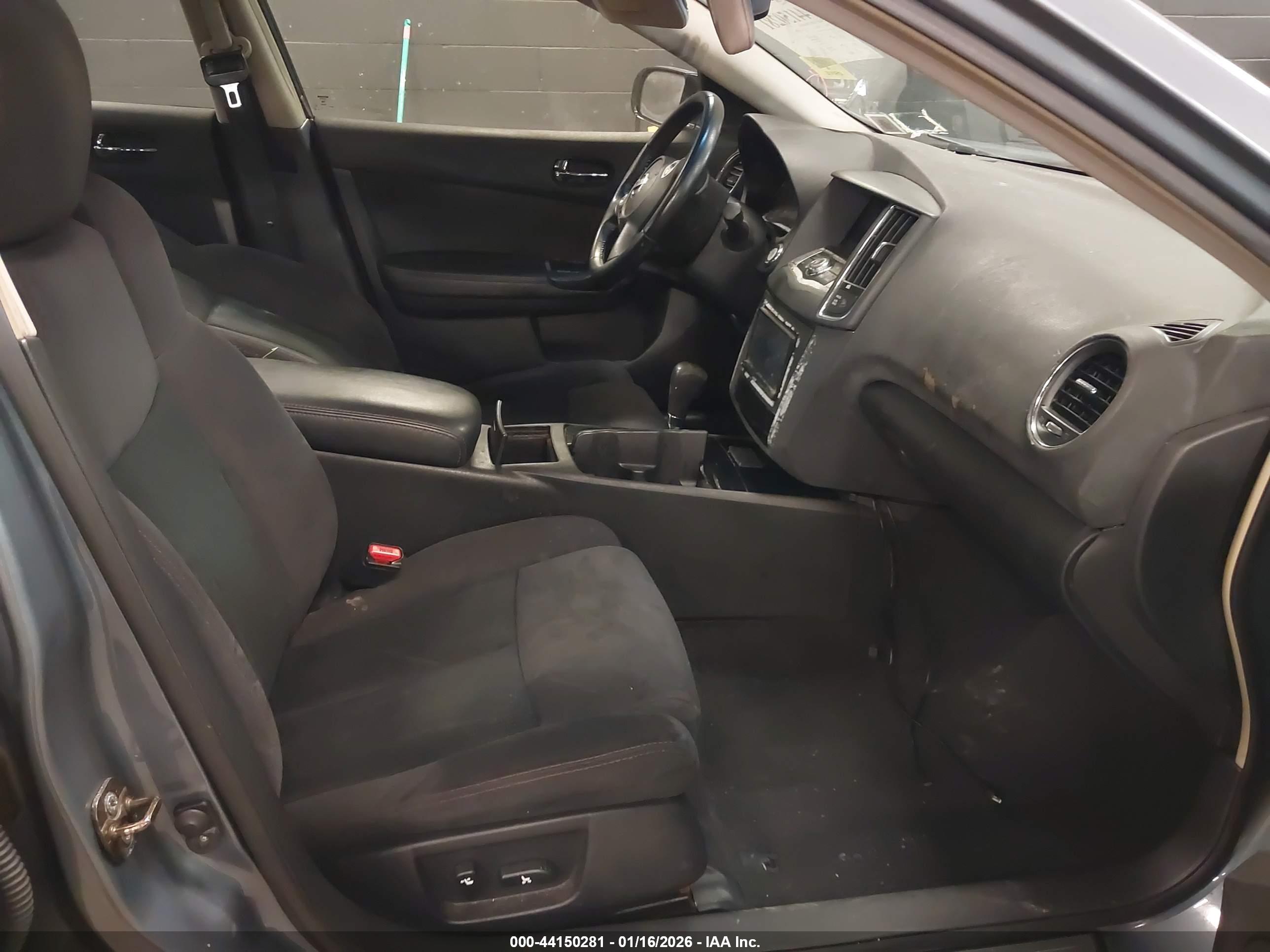NISSAN MAXIMA image 5