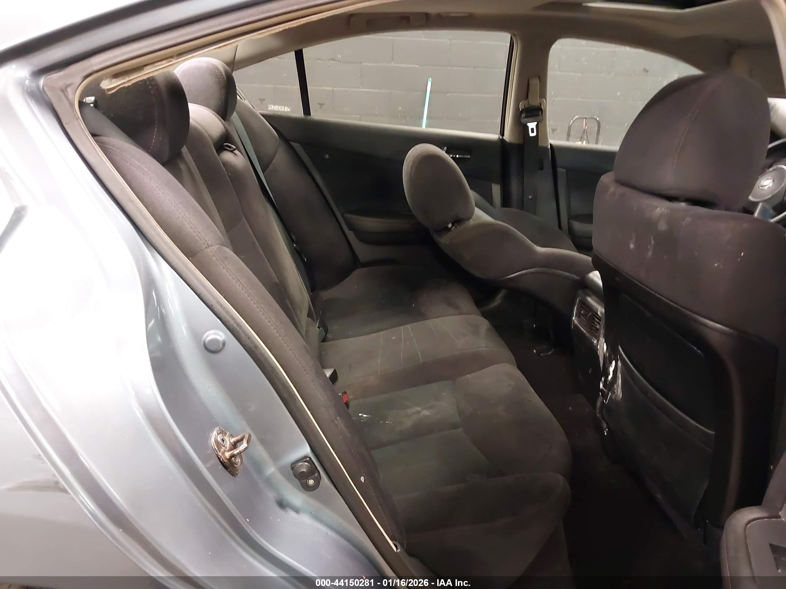 NISSAN MAXIMA image 8