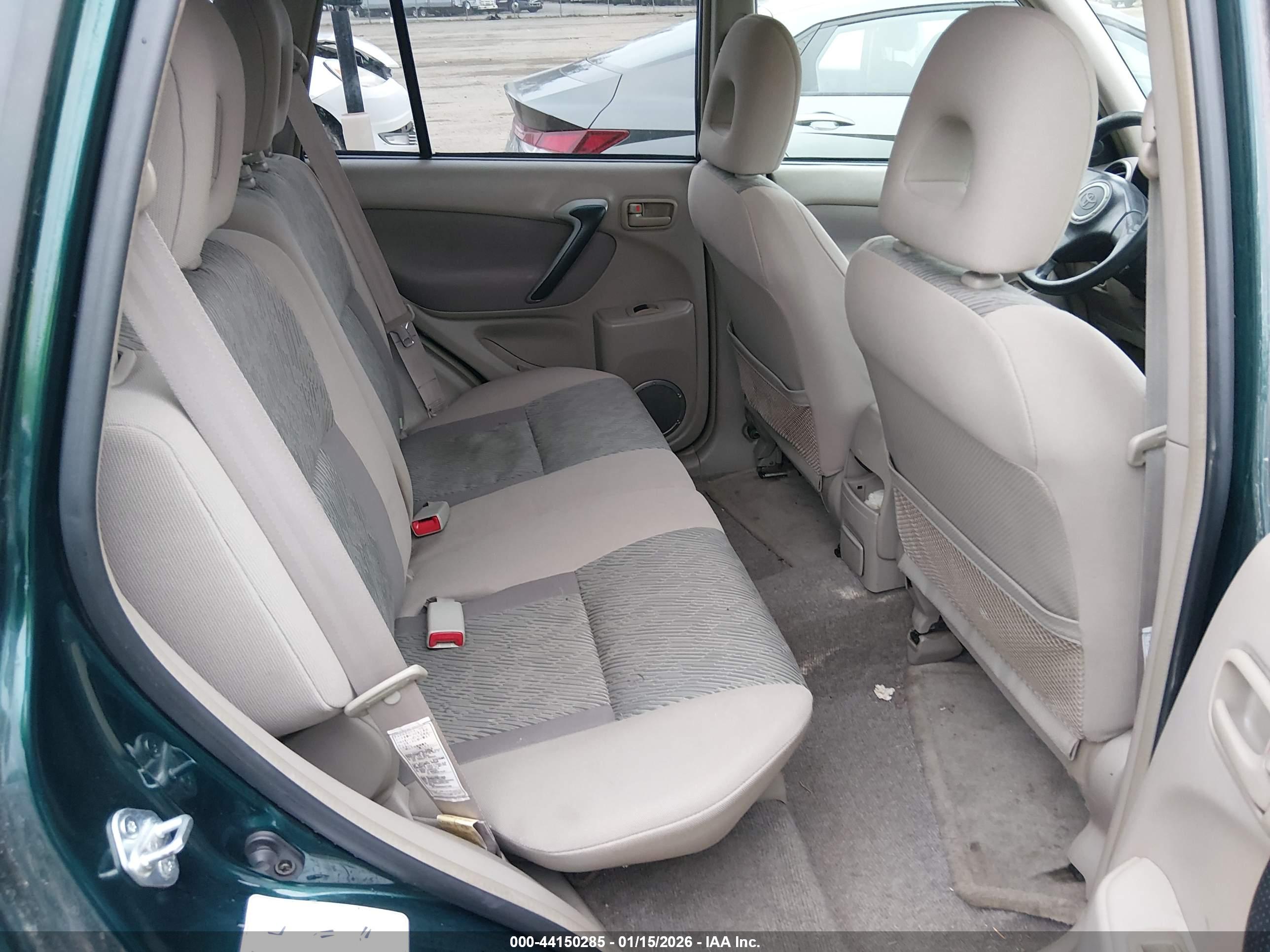 TOYOTA RAV4 image 8