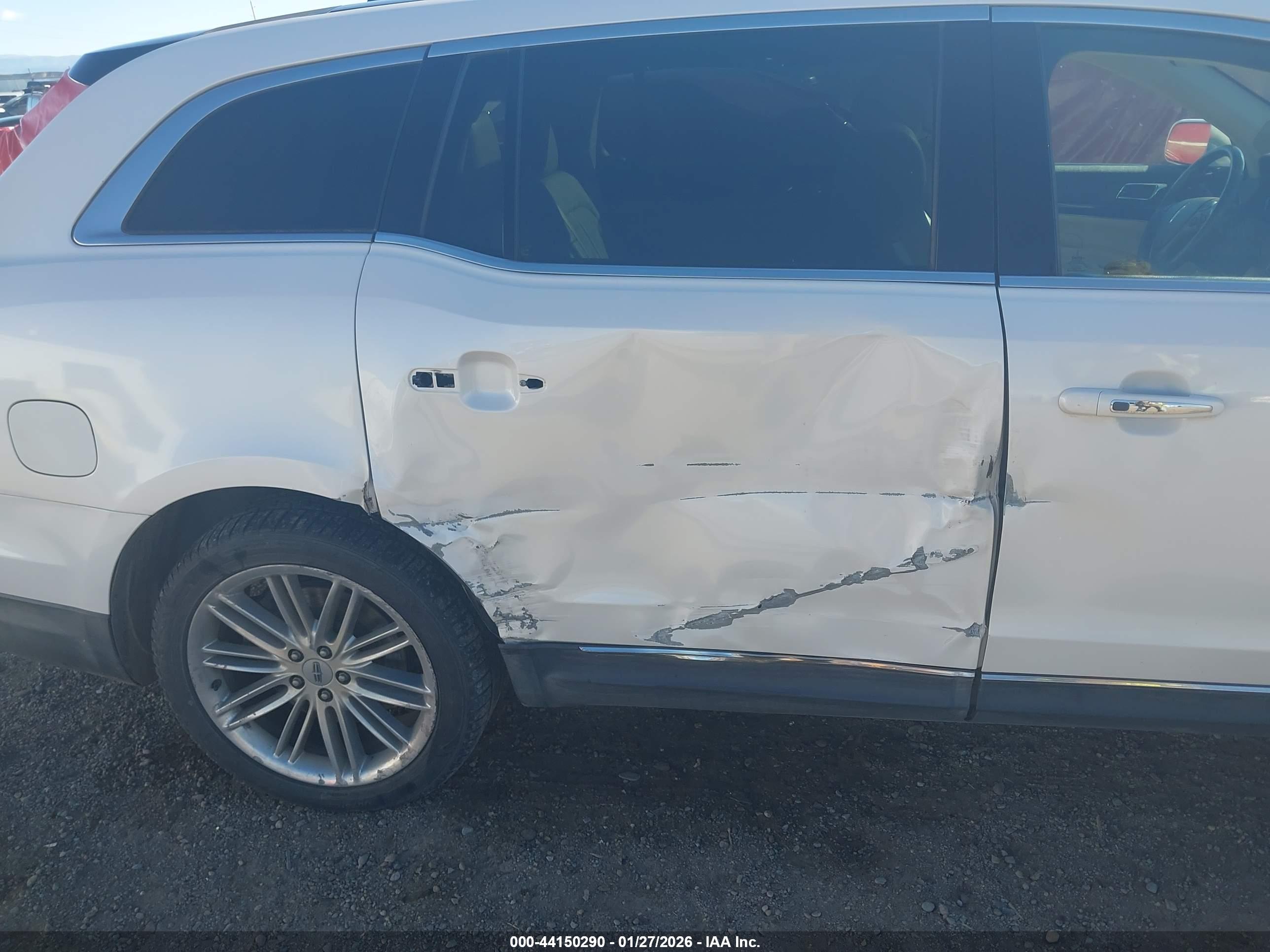 LINCOLN MKT image 6