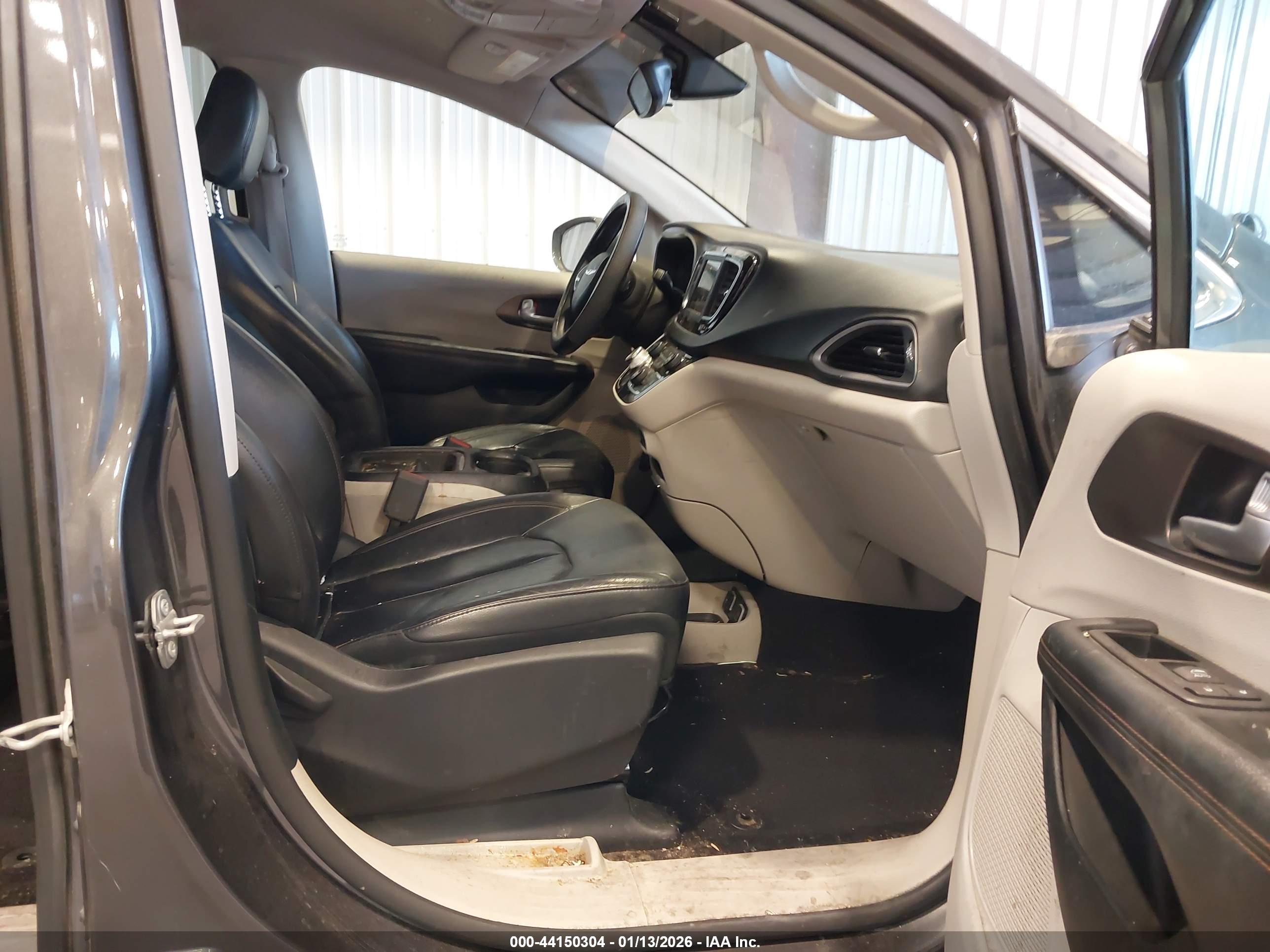 CHRYSLER PACIFICA image 5
