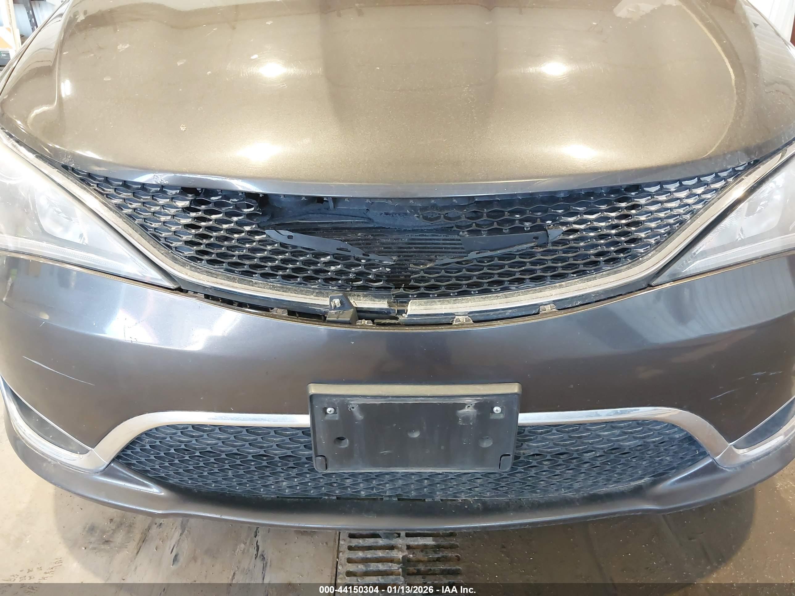 CHRYSLER PACIFICA image 6