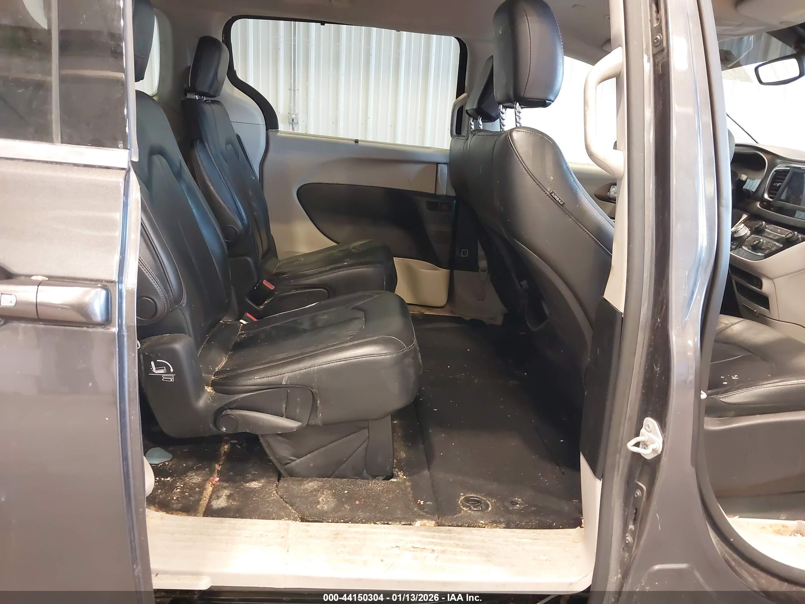 CHRYSLER PACIFICA image 8