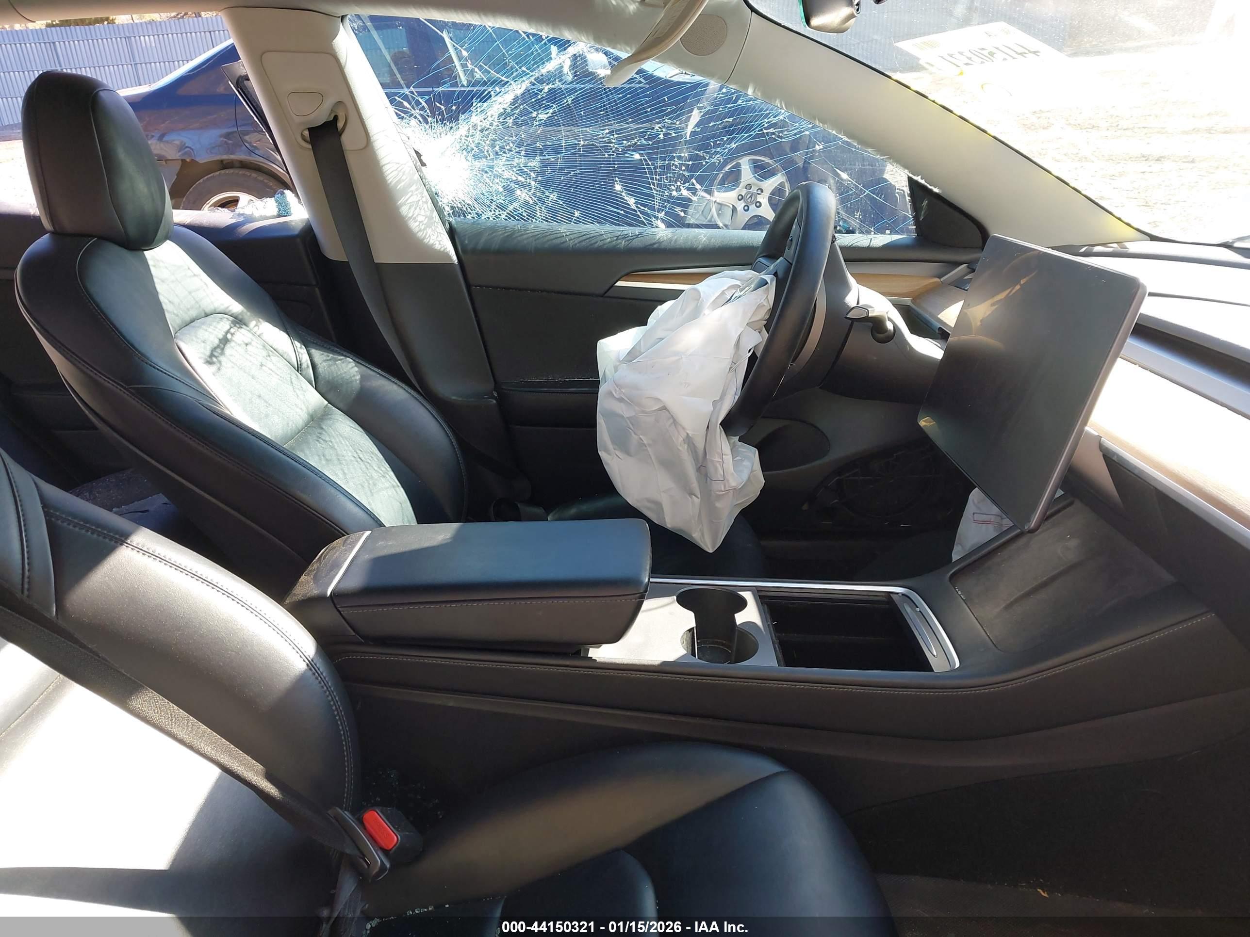 TESLA MODEL image 5