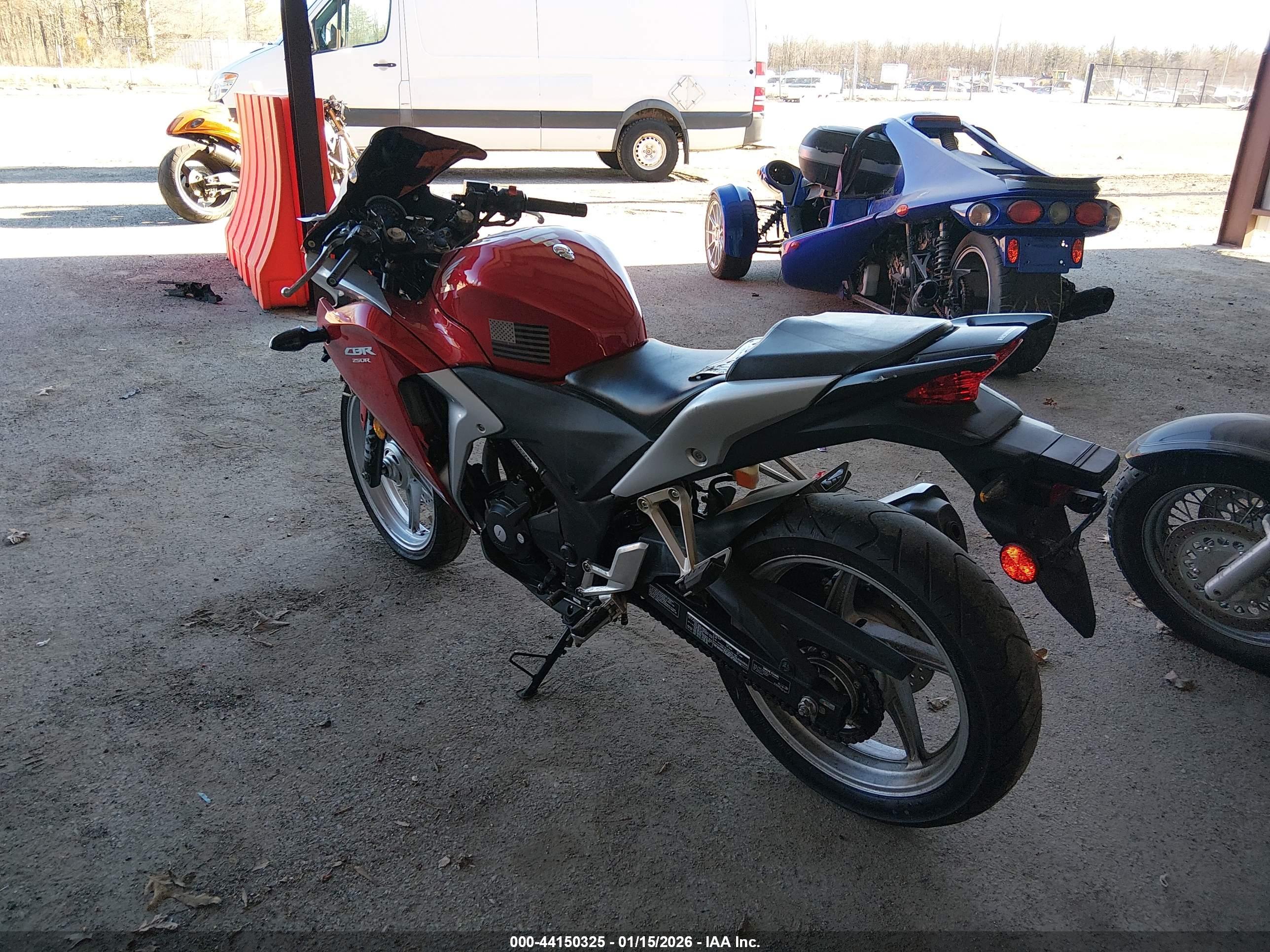 HONDA CBR250 image 3