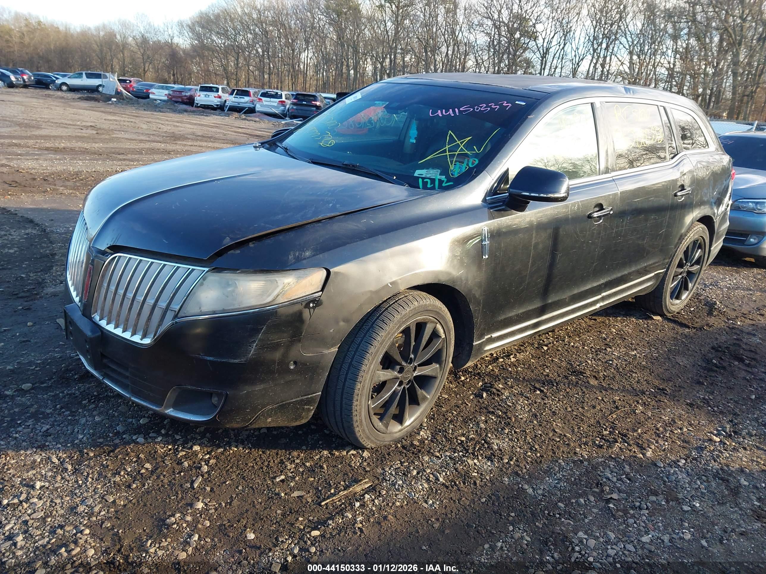 LINCOLN MKT image 2