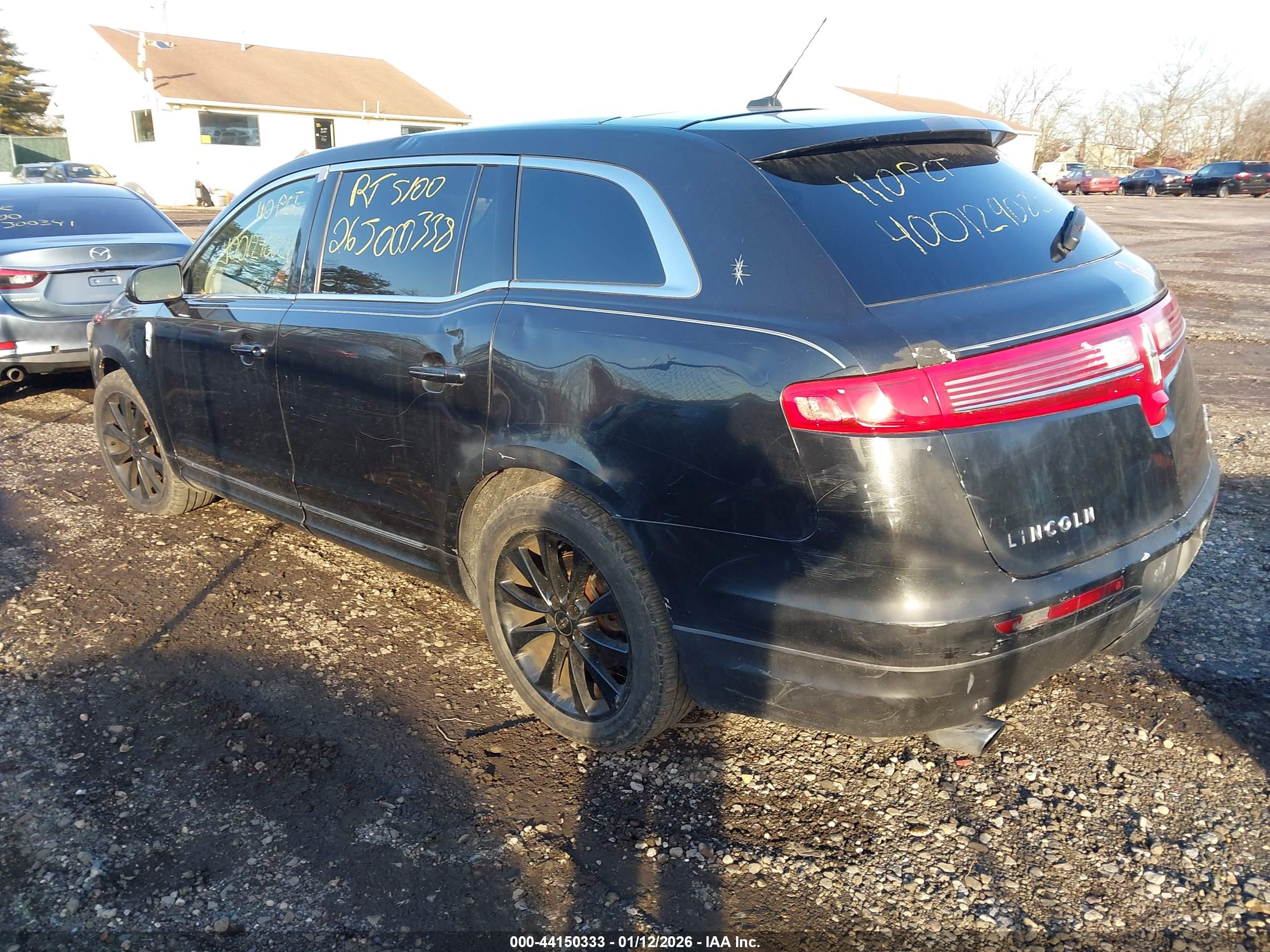 LINCOLN MKT image 3