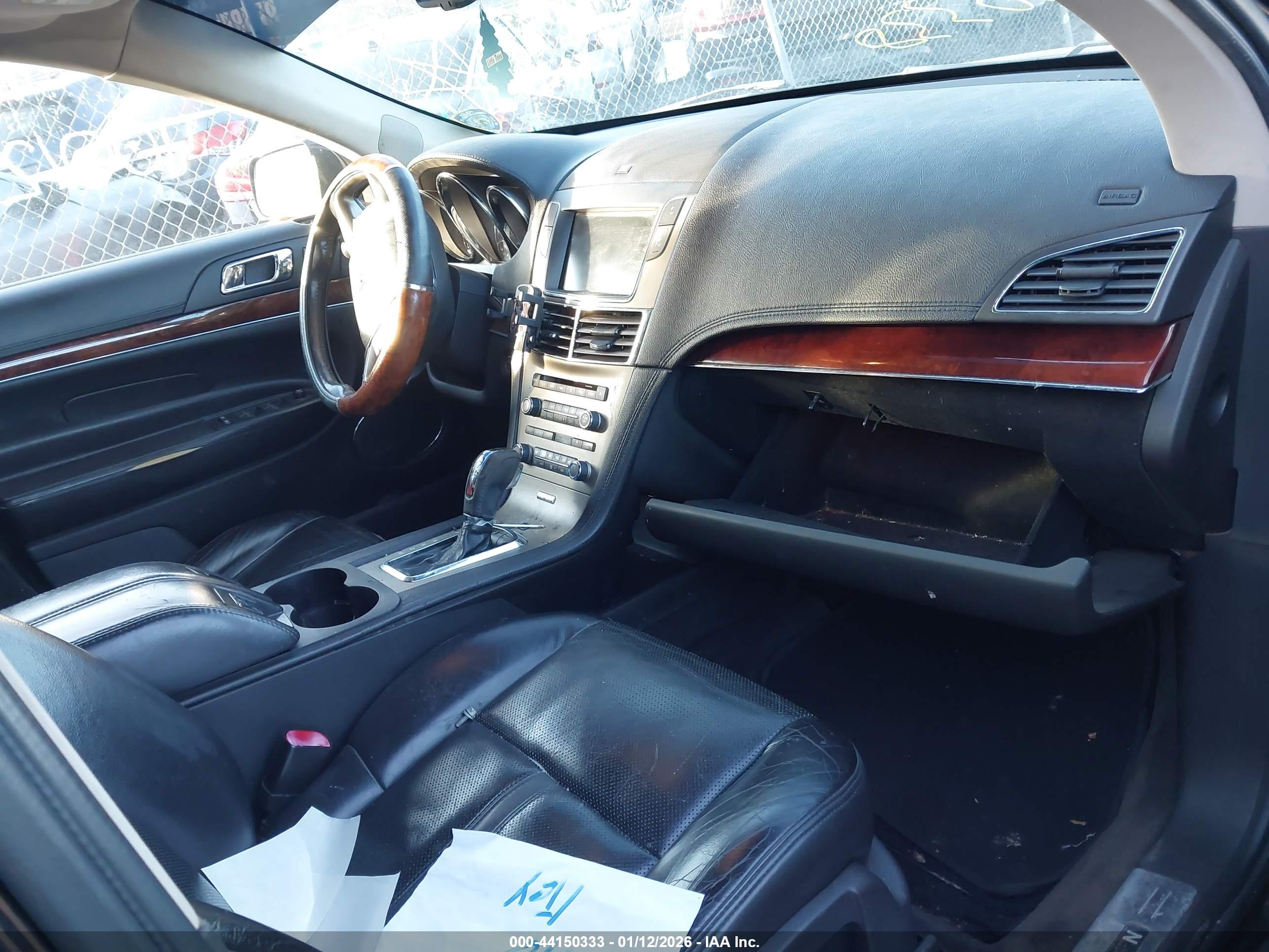 LINCOLN MKT image 5