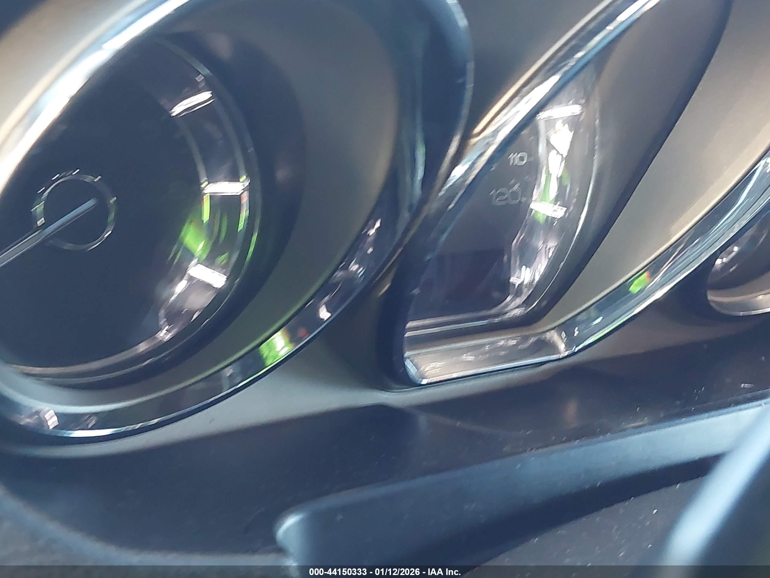 LINCOLN MKT image 7