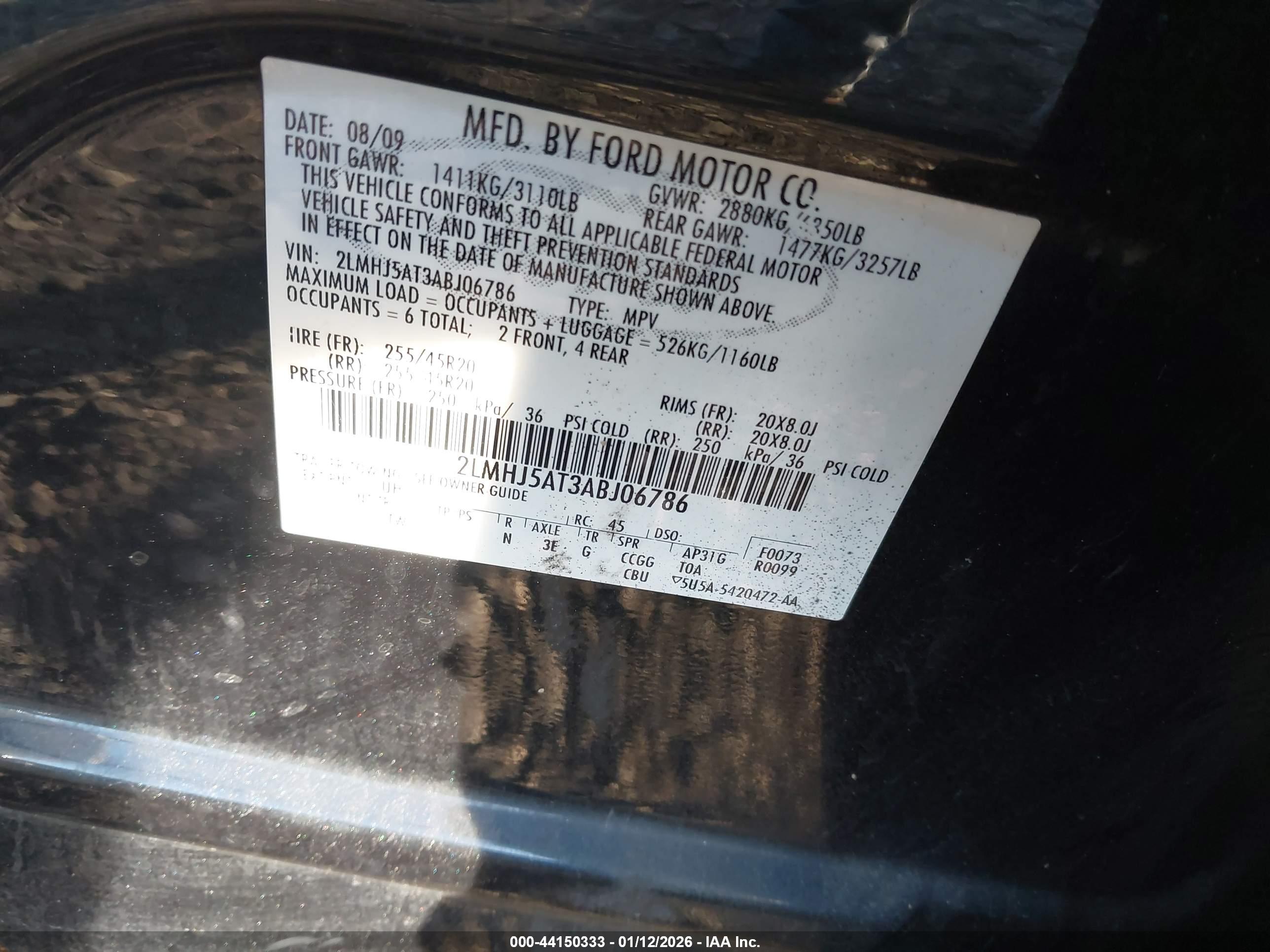 LINCOLN MKT image 9