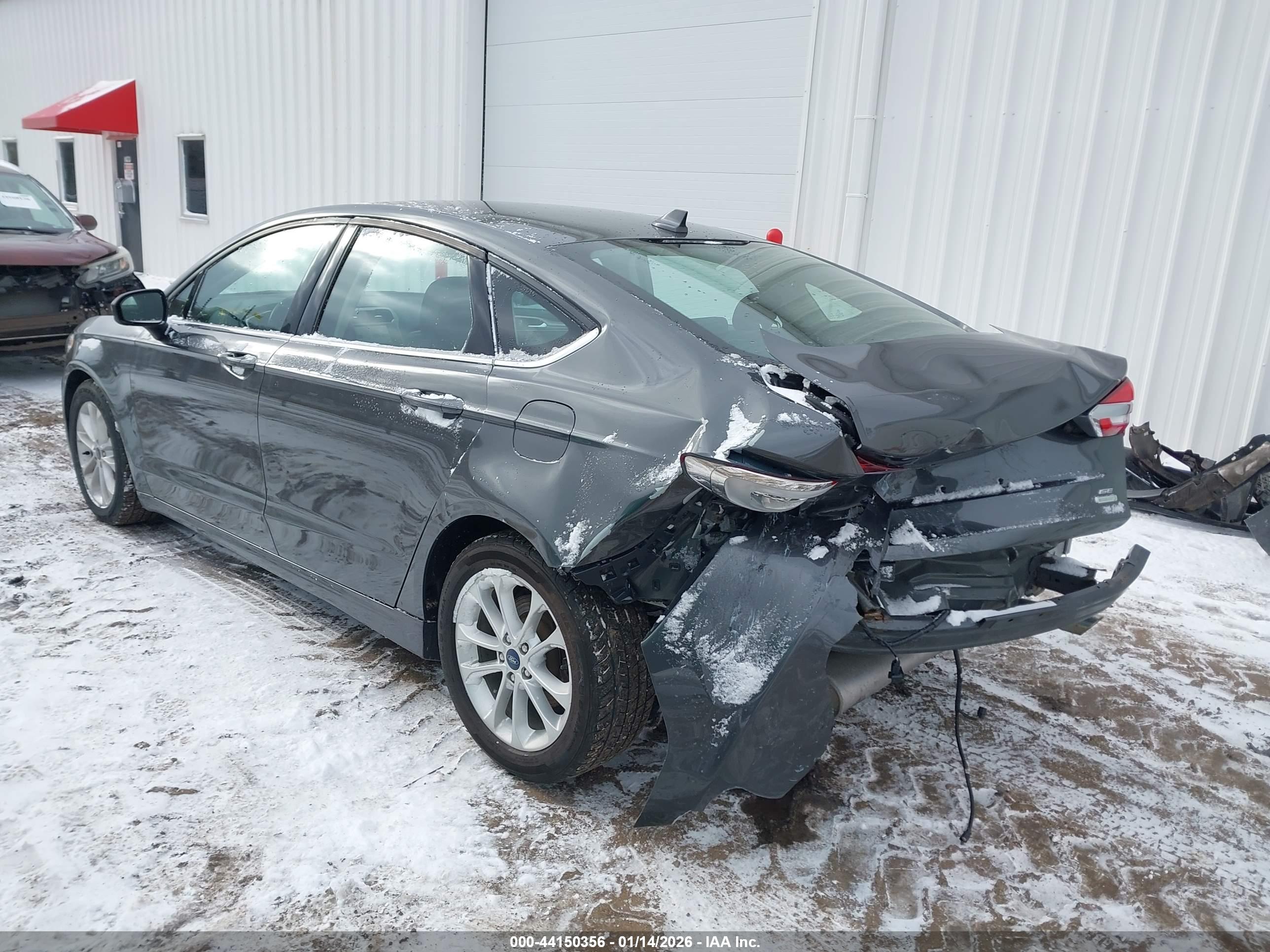 FORD FUSION image 3