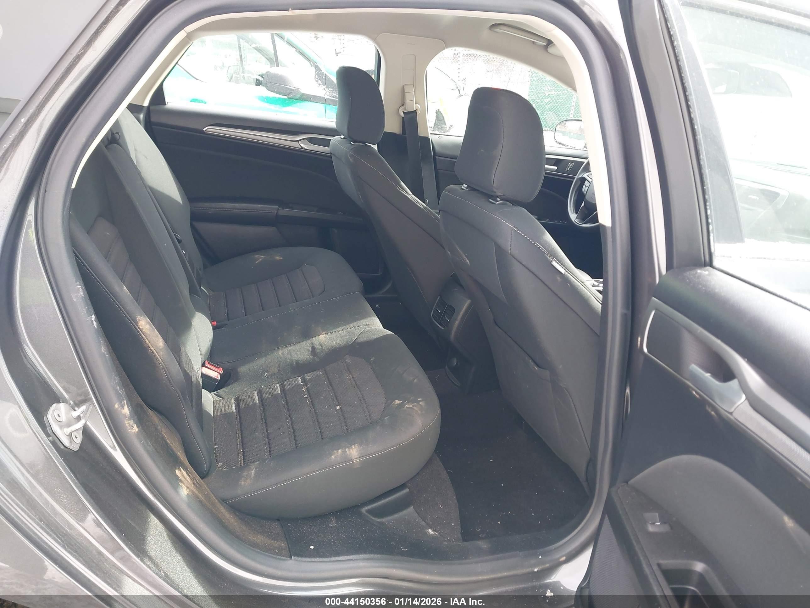 FORD FUSION image 8