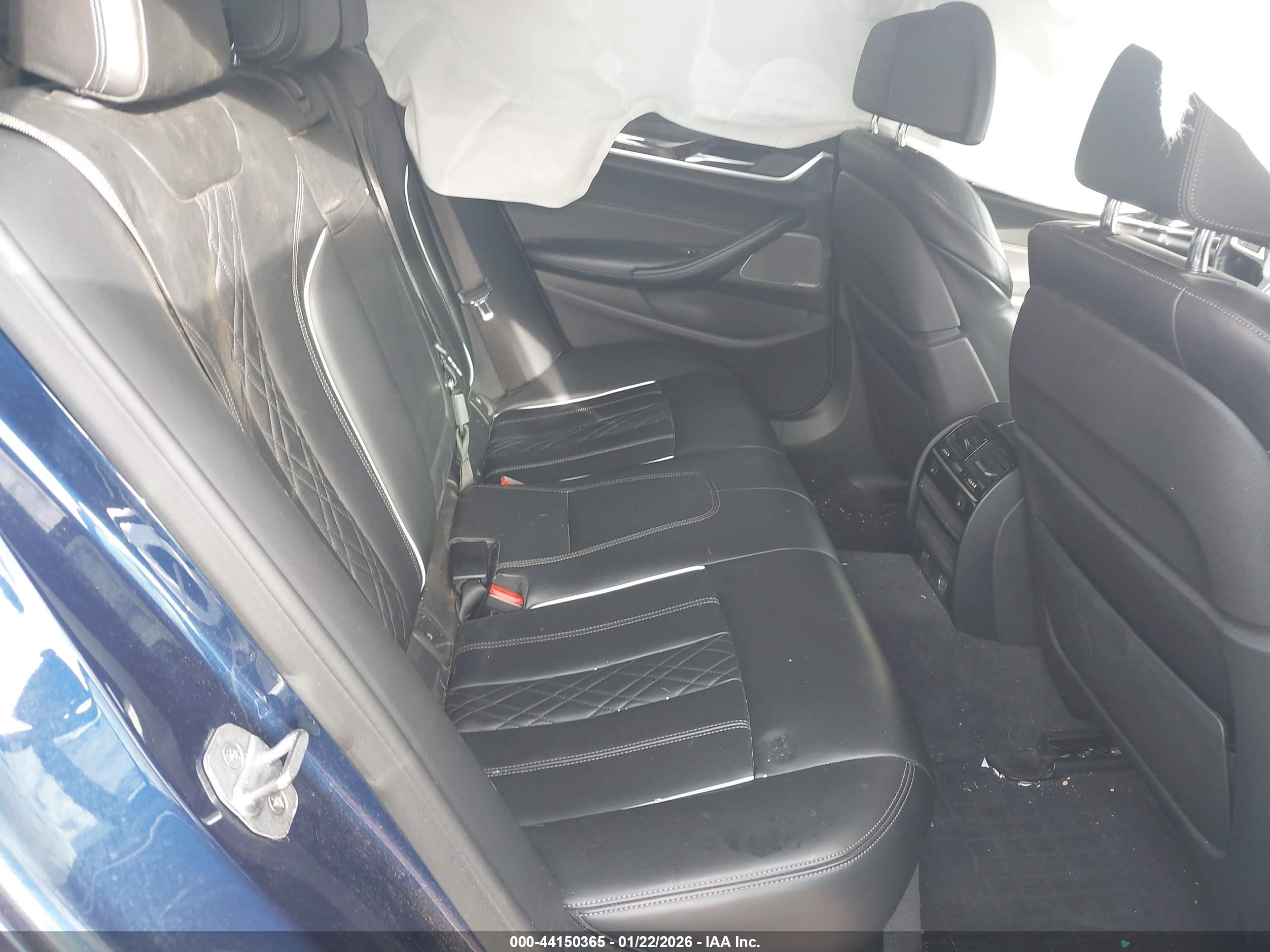 BMW M550I image 8