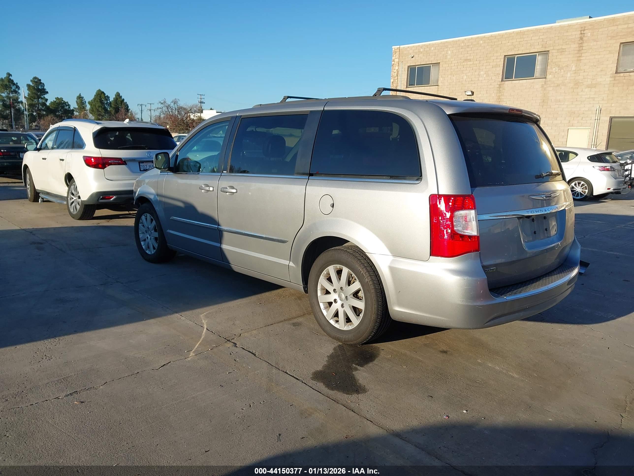 CHRYSLER TOWN image 3