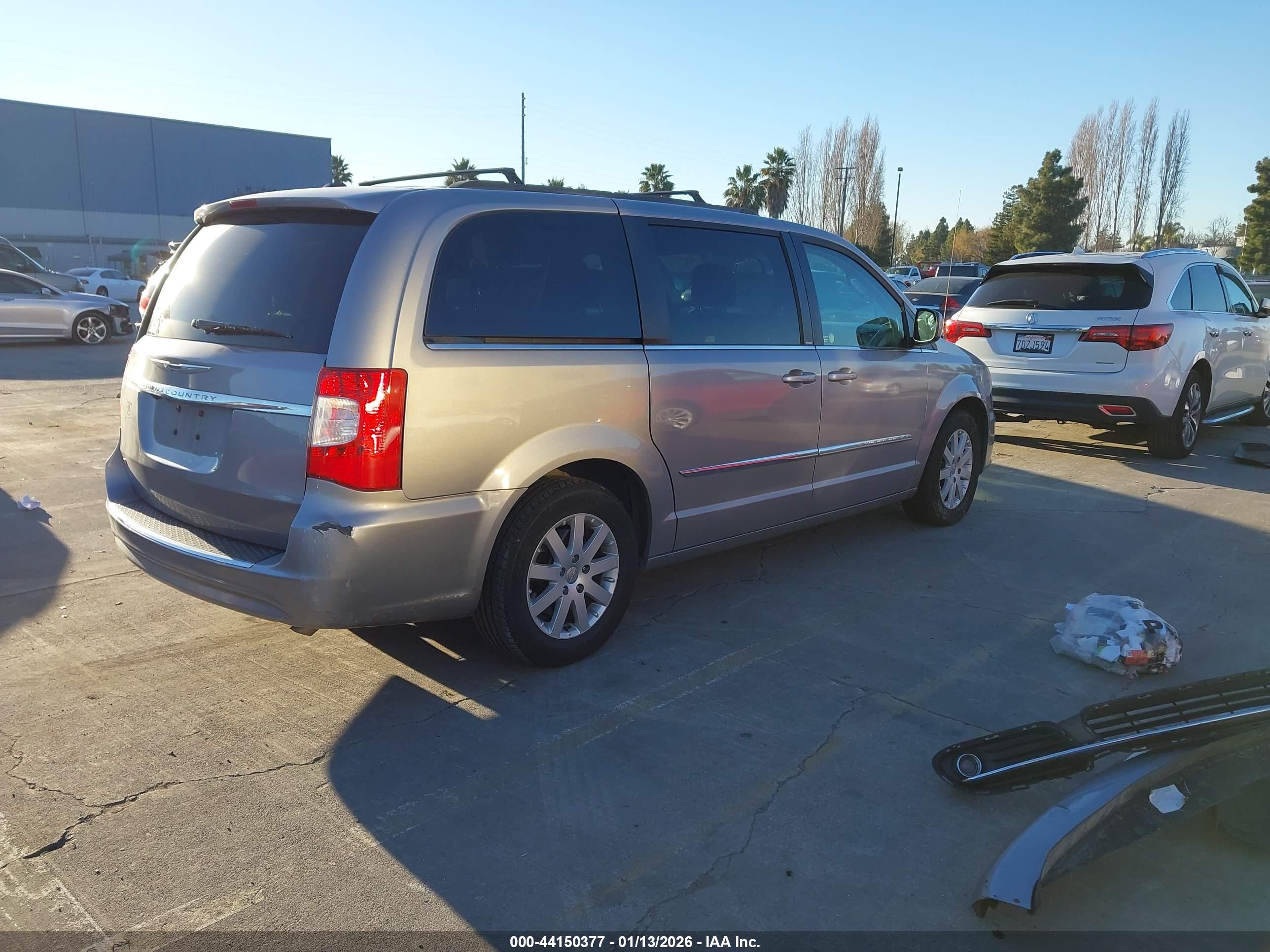CHRYSLER TOWN image 4